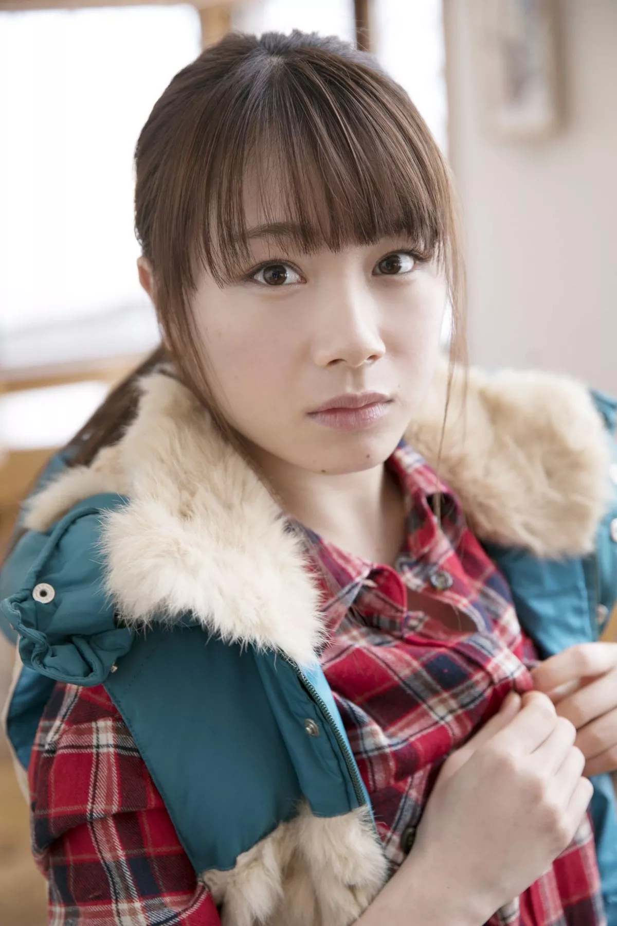 日本美少女石田亚佑美户外性感白衬衣+海边比基尼系列秀完美身材迷人写真104P