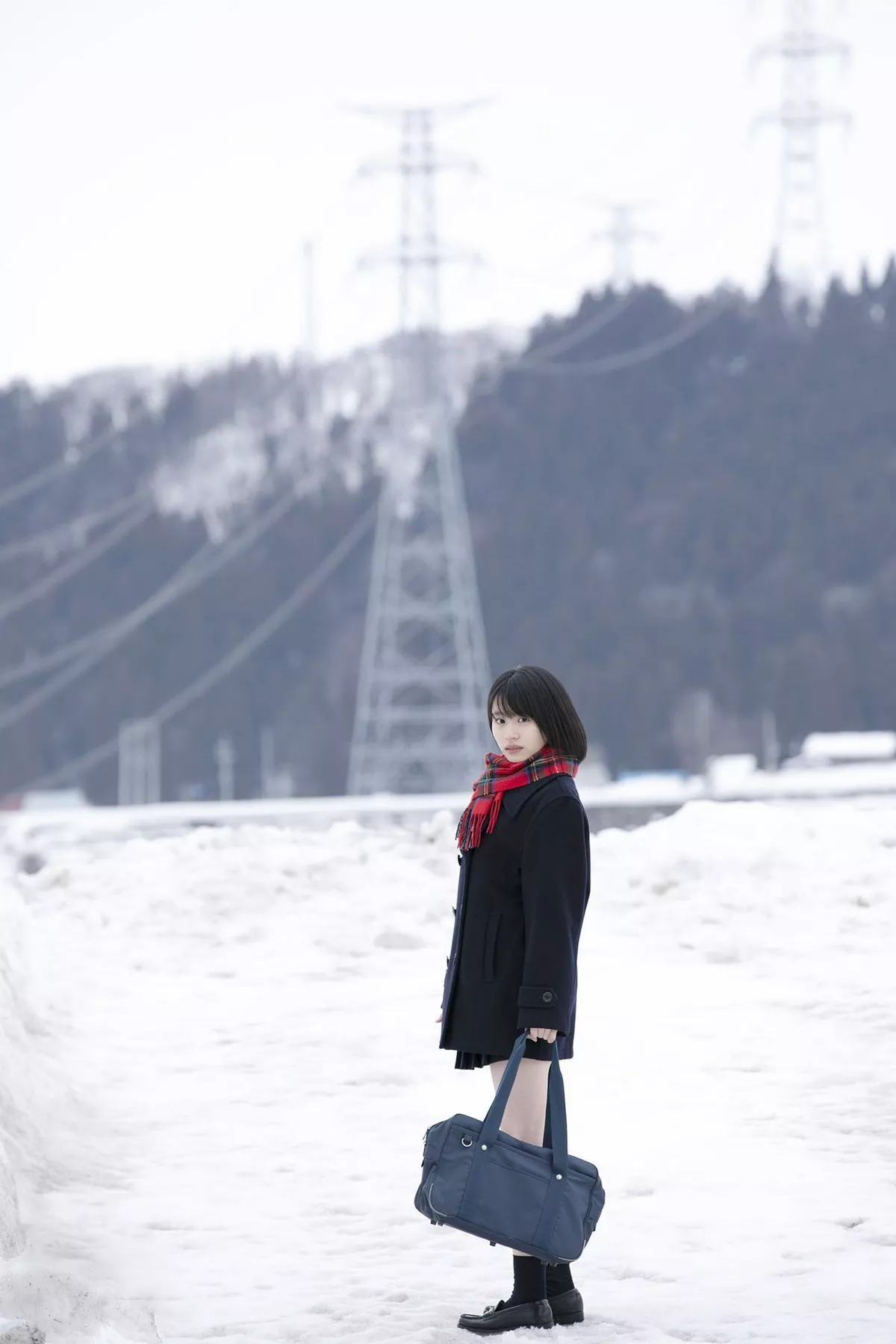 日本清纯美少女浅仓树树教室学生制服+沙滩边性感比基尼秀完美身材写真101P