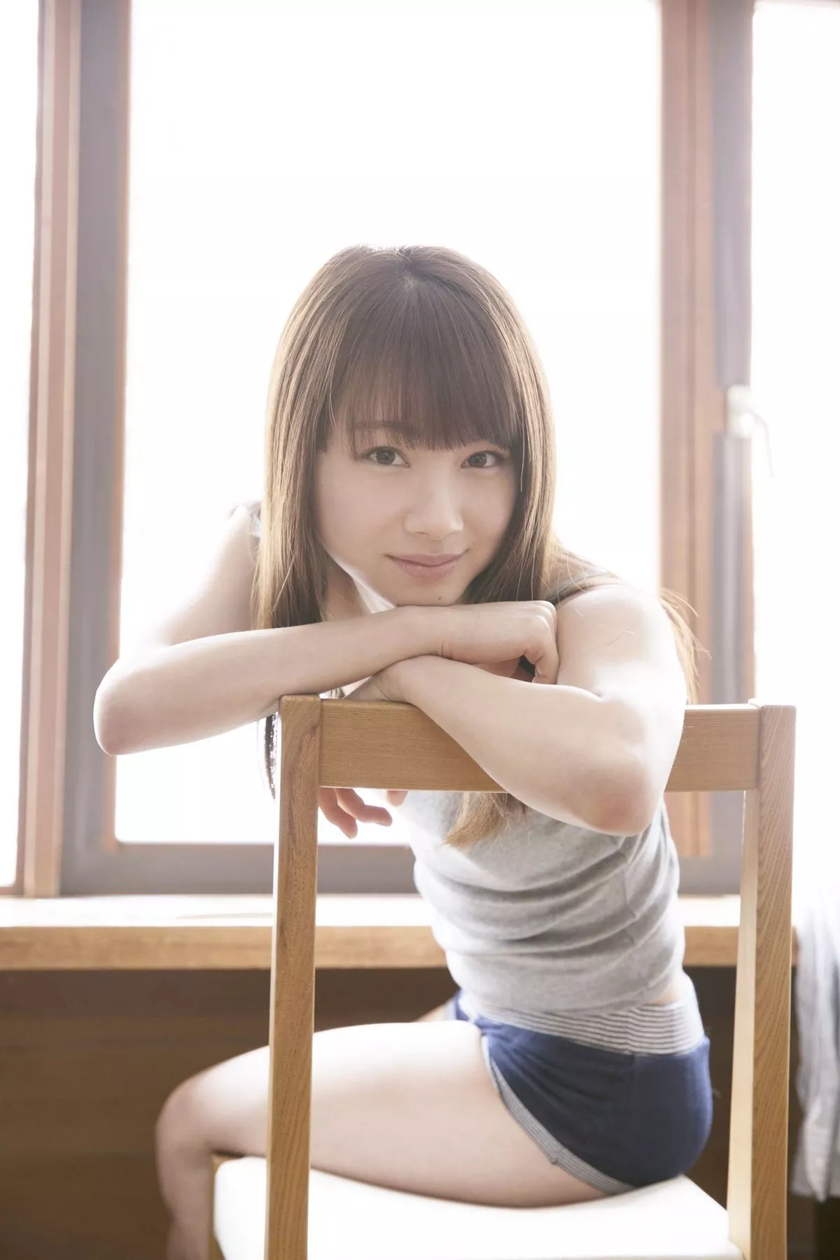 日本美少女石田亚佑美户外性感白衬衣+海边比基尼系列秀完美身材迷人写真104P