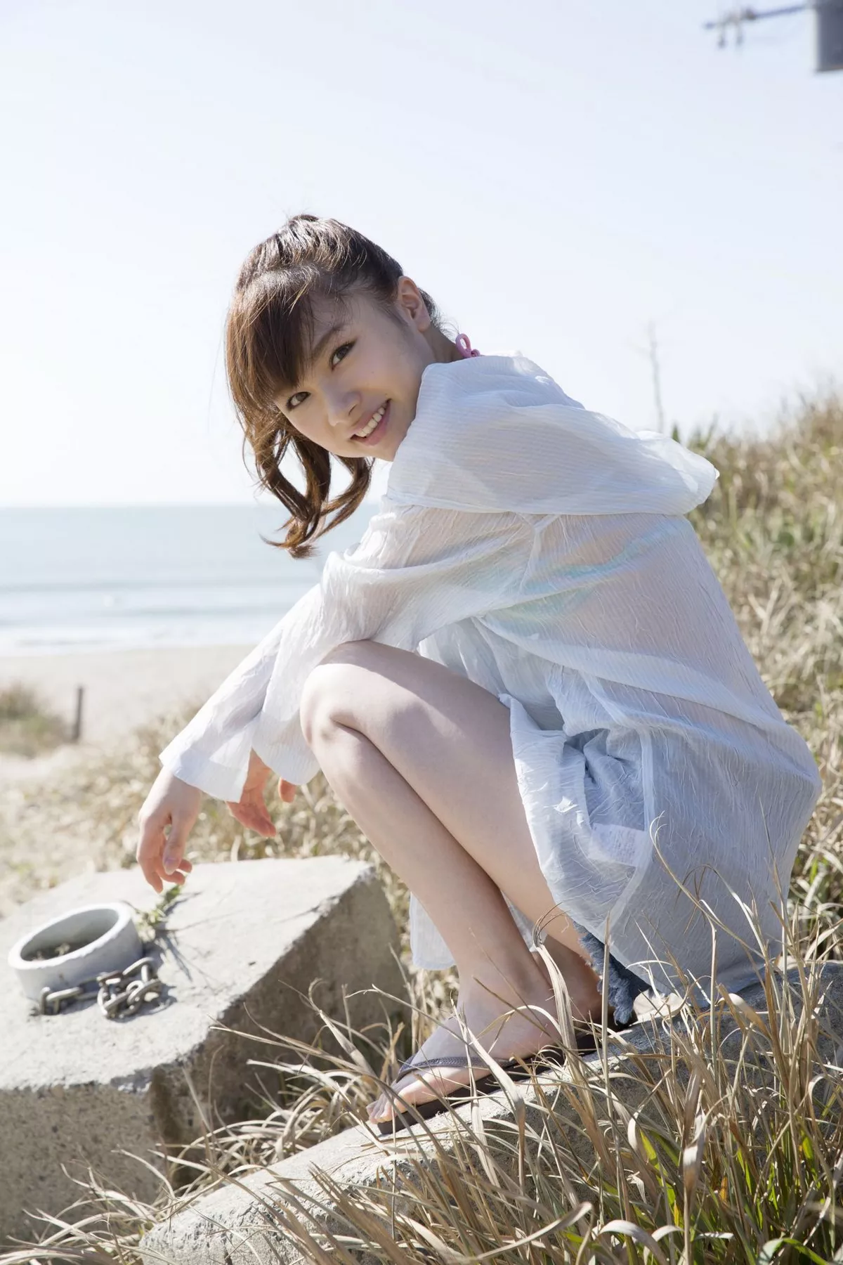 日本美少女石田亚佑美户外性感白衬衣+海边比基尼系列秀完美身材迷人写真104P
