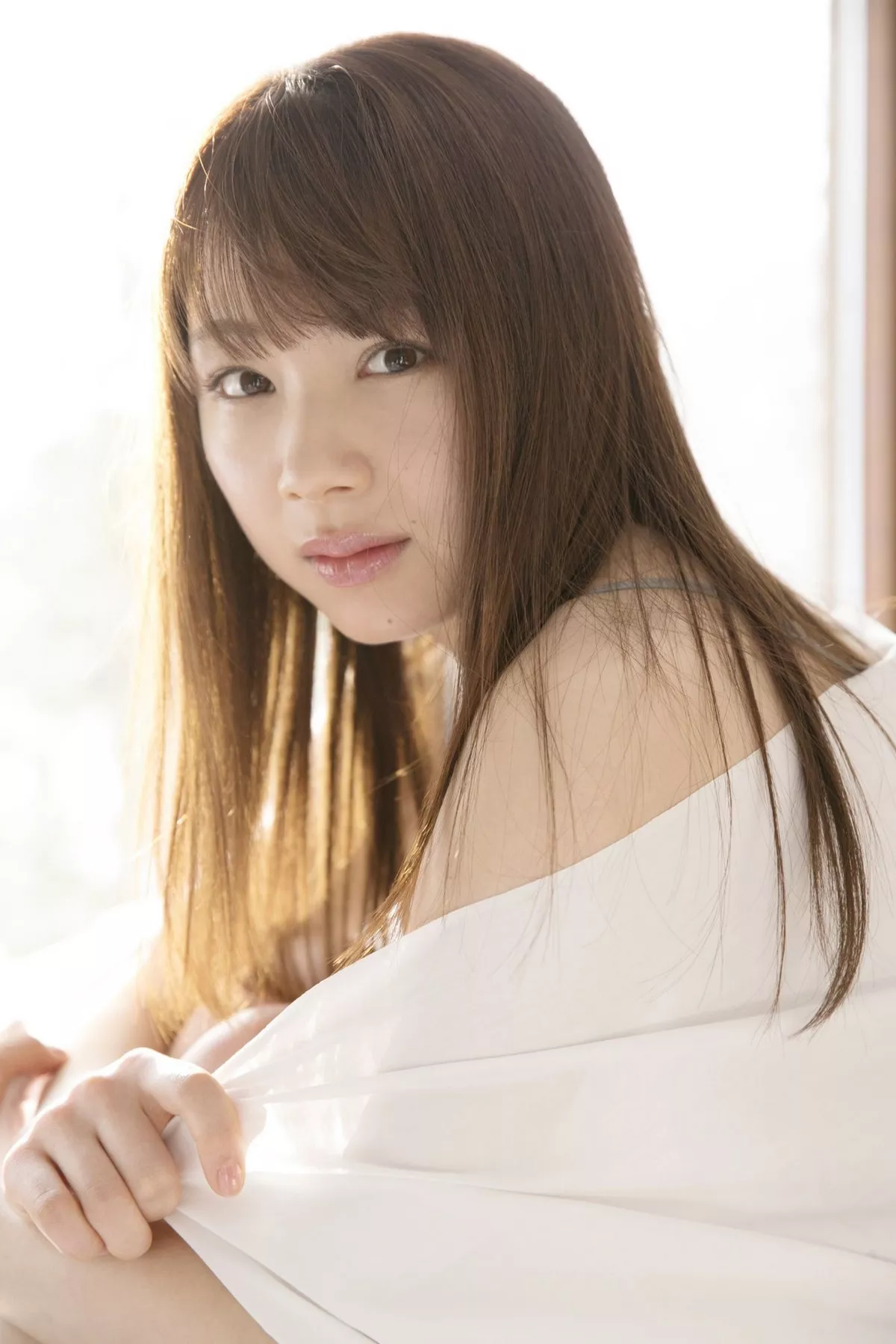 日本美少女石田亚佑美户外性感白衬衣+海边比基尼系列秀完美身材迷人写真104P