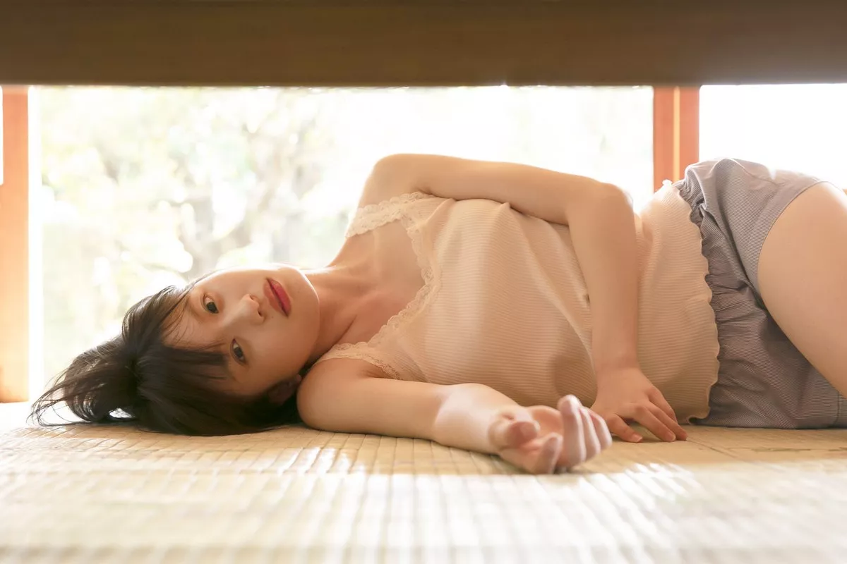 日本清纯美少女浅仓树树教室学生制服+沙滩边性感比基尼秀完美身材写真101P