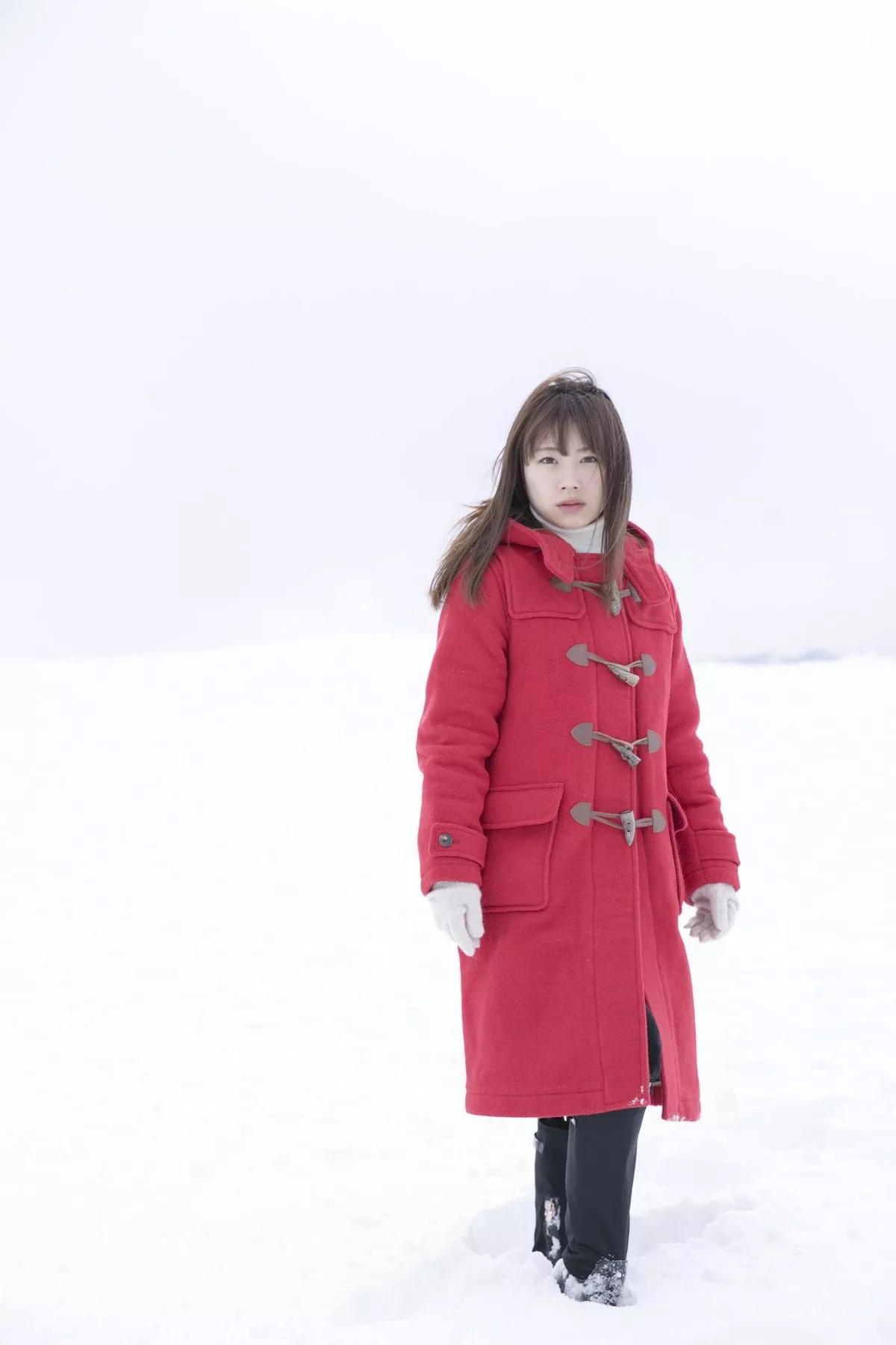 日本美少女石田亚佑美户外性感白衬衣+海边比基尼系列秀完美身材迷人写真104P