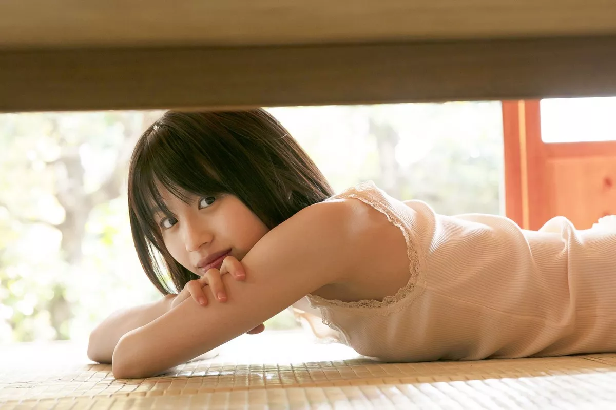 日本清纯美少女浅仓树树教室学生制服+沙滩边性感比基尼秀完美身材写真101P