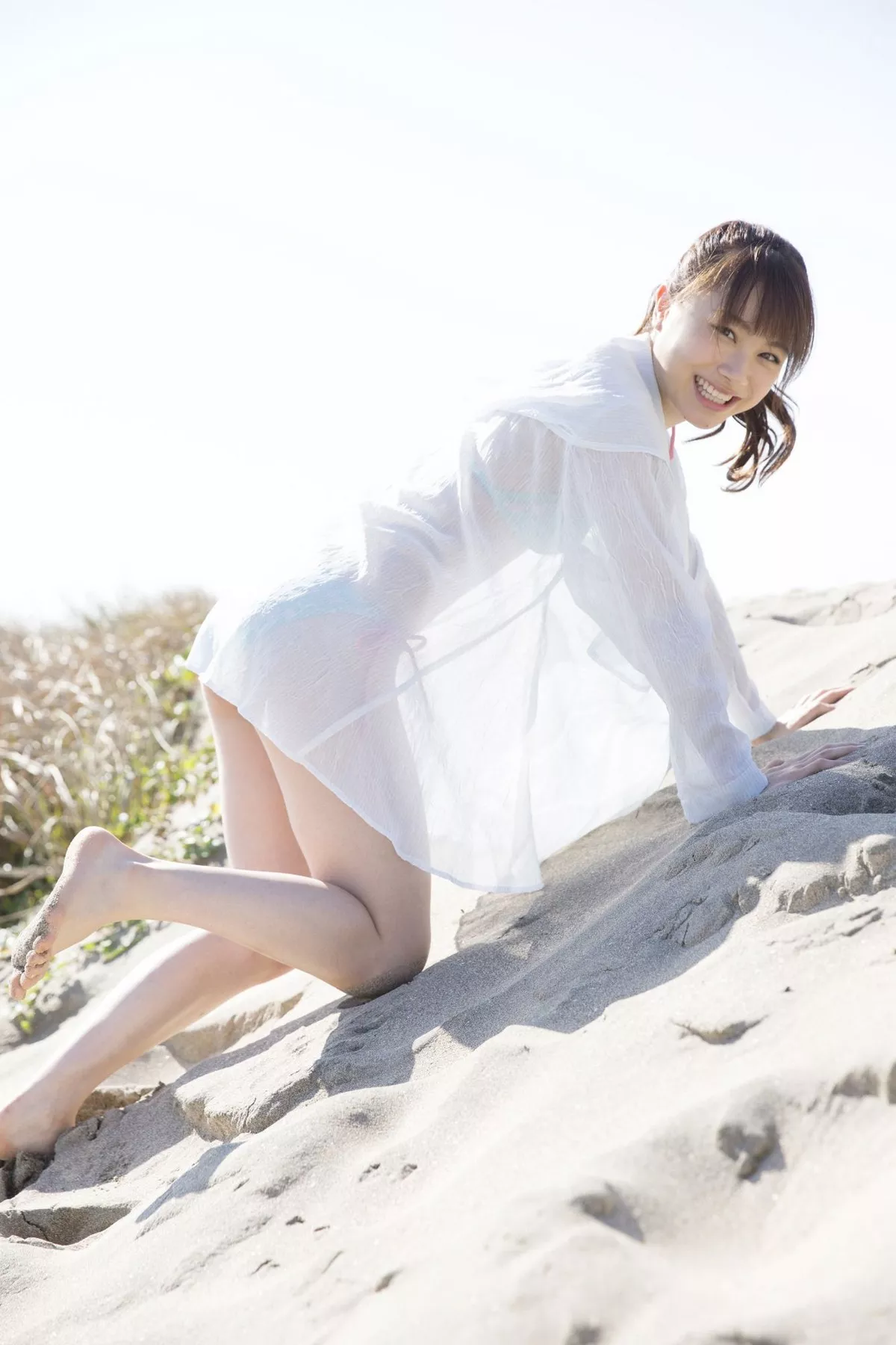 日本美少女石田亚佑美户外性感白衬衣+海边比基尼系列秀完美身材迷人写真104P