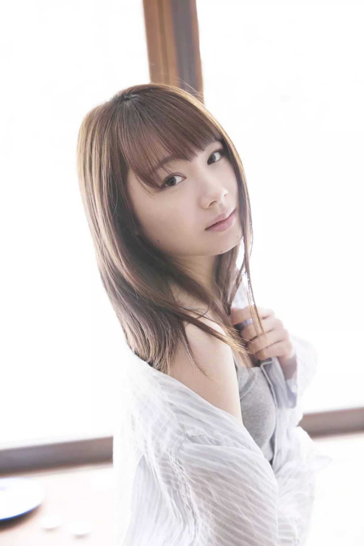 日本美少女石田亚佑美户外性感白衬衣+海边比基尼系列秀完美身材迷人写真104P