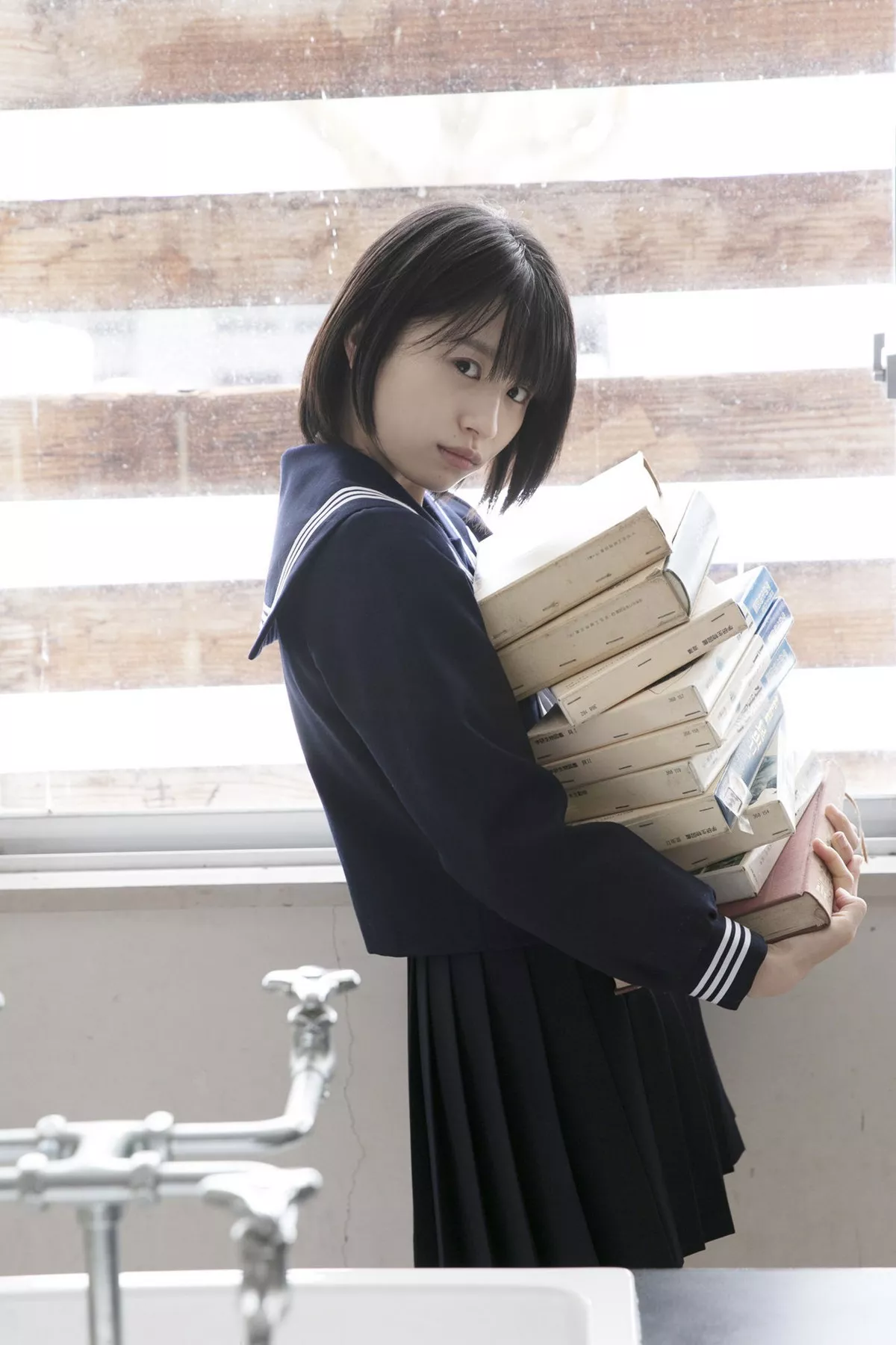 日本清纯美少女浅仓树树教室学生制服+沙滩边性感比基尼秀完美身材写真101P