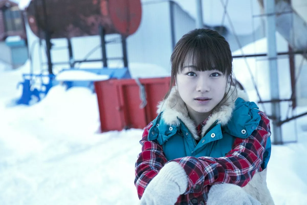 日本美少女石田亚佑美户外性感白衬衣+海边比基尼系列秀完美身材迷人写真104P