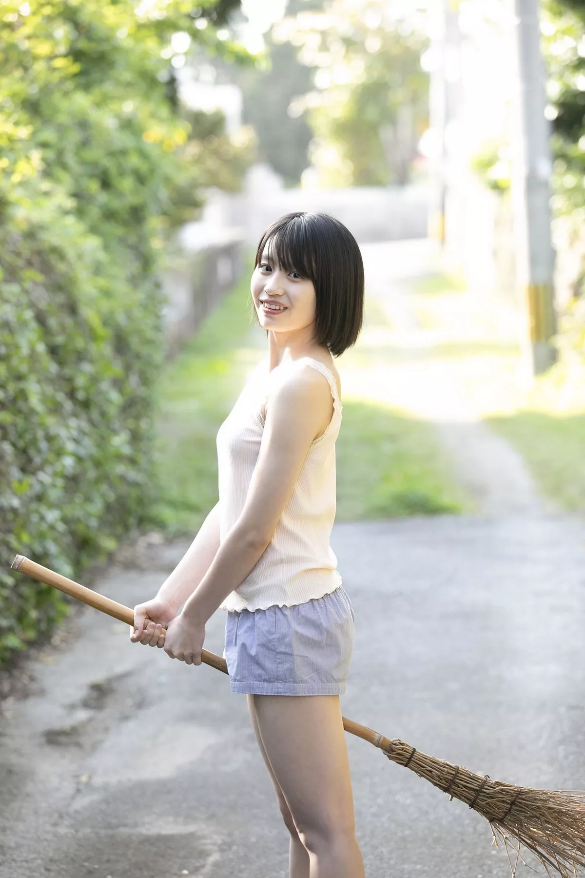 日本清纯美少女浅仓树树教室学生制服+沙滩边性感比基尼秀完美身材写真101P