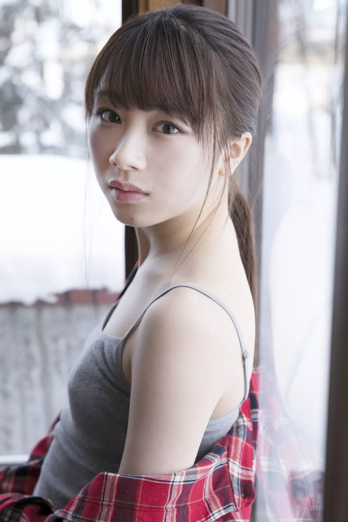 日本美少女石田亚佑美户外性感白衬衣+海边比基尼系列秀完美身材迷人写真104P