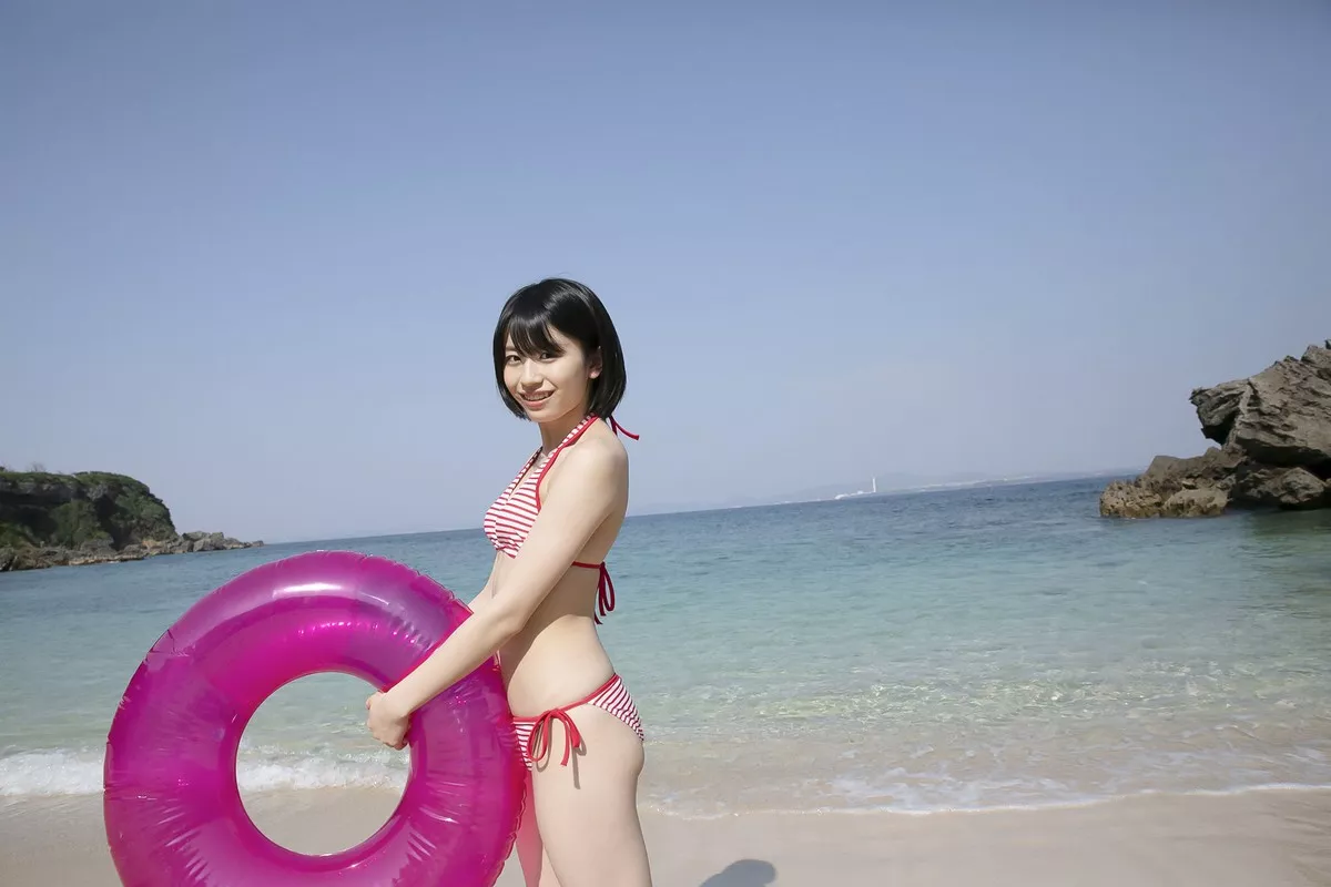 日本清纯美少女浅仓树树教室学生制服+沙滩边性感比基尼秀完美身材写真101P
