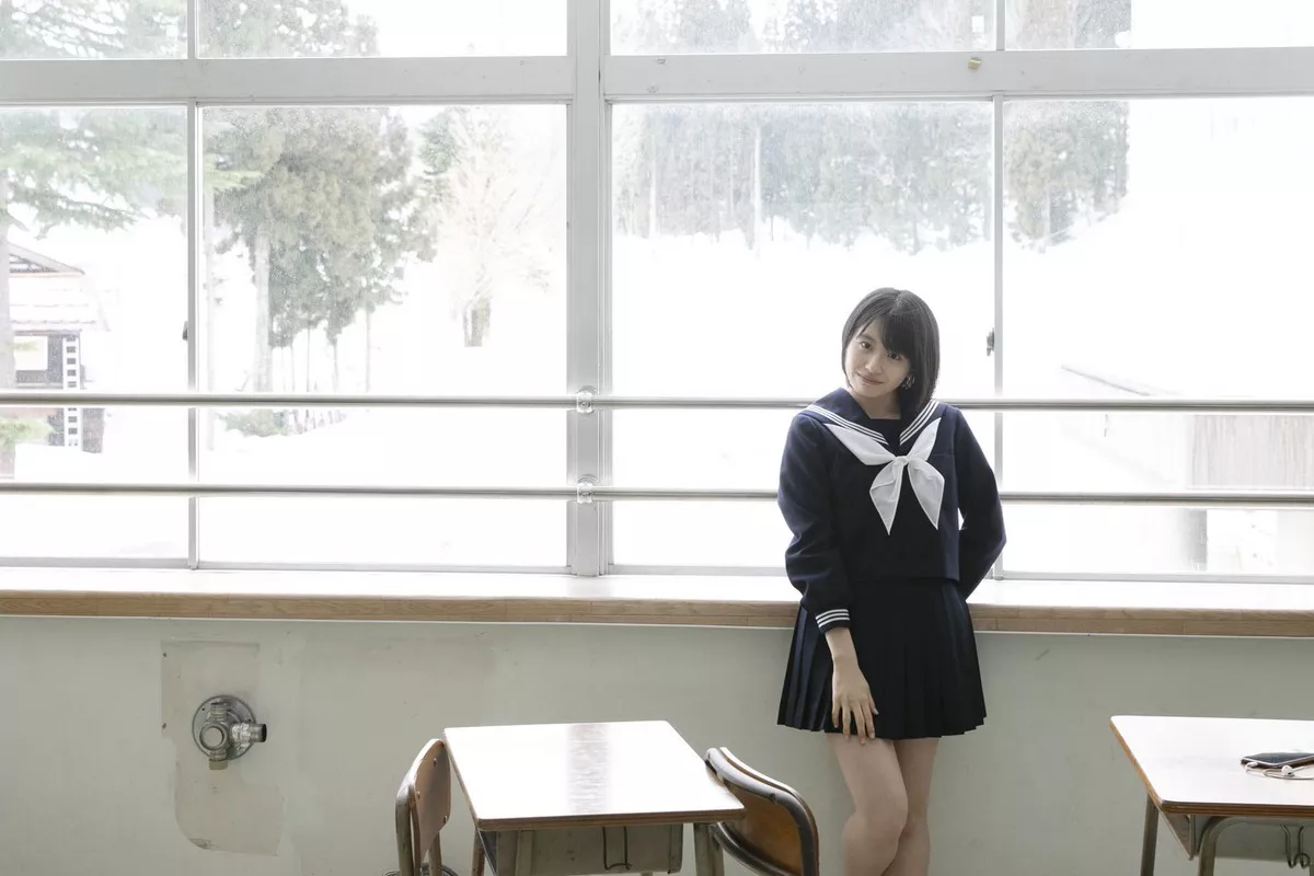 日本清纯美少女浅仓树树教室学生制服+沙滩边性感比基尼秀完美身材写真101P