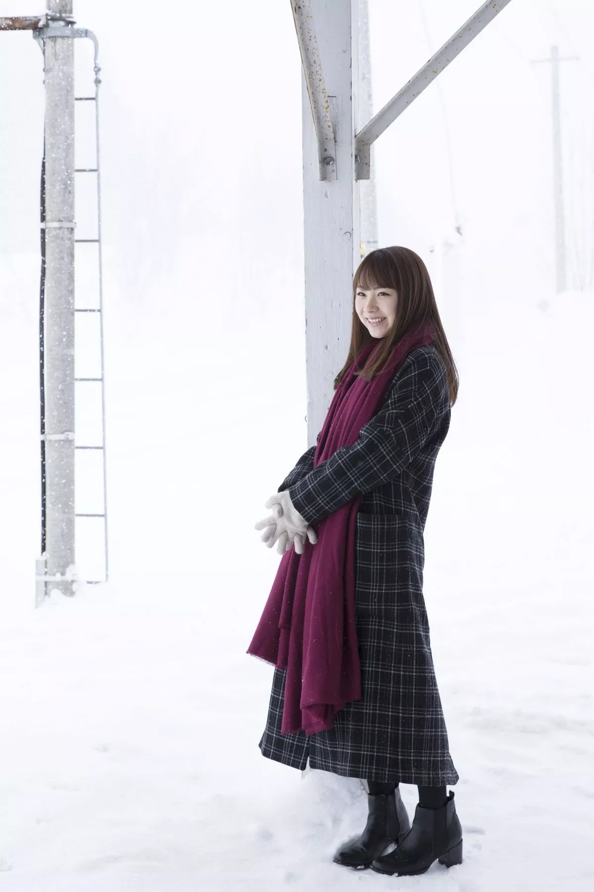日本美少女石田亚佑美户外性感白衬衣+海边比基尼系列秀完美身材迷人写真104P