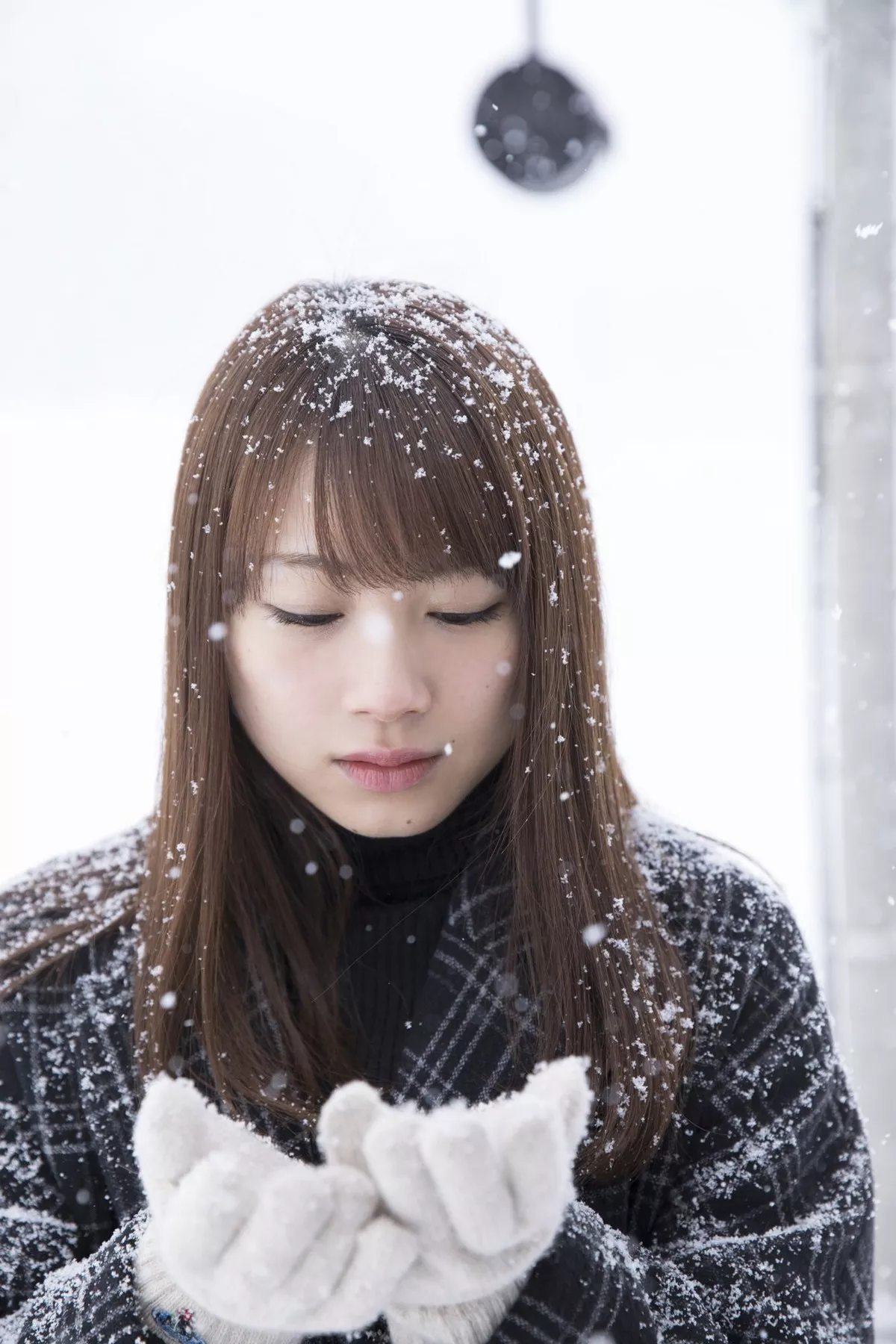 日本美少女石田亚佑美户外性感白衬衣+海边比基尼系列秀完美身材迷人写真104P