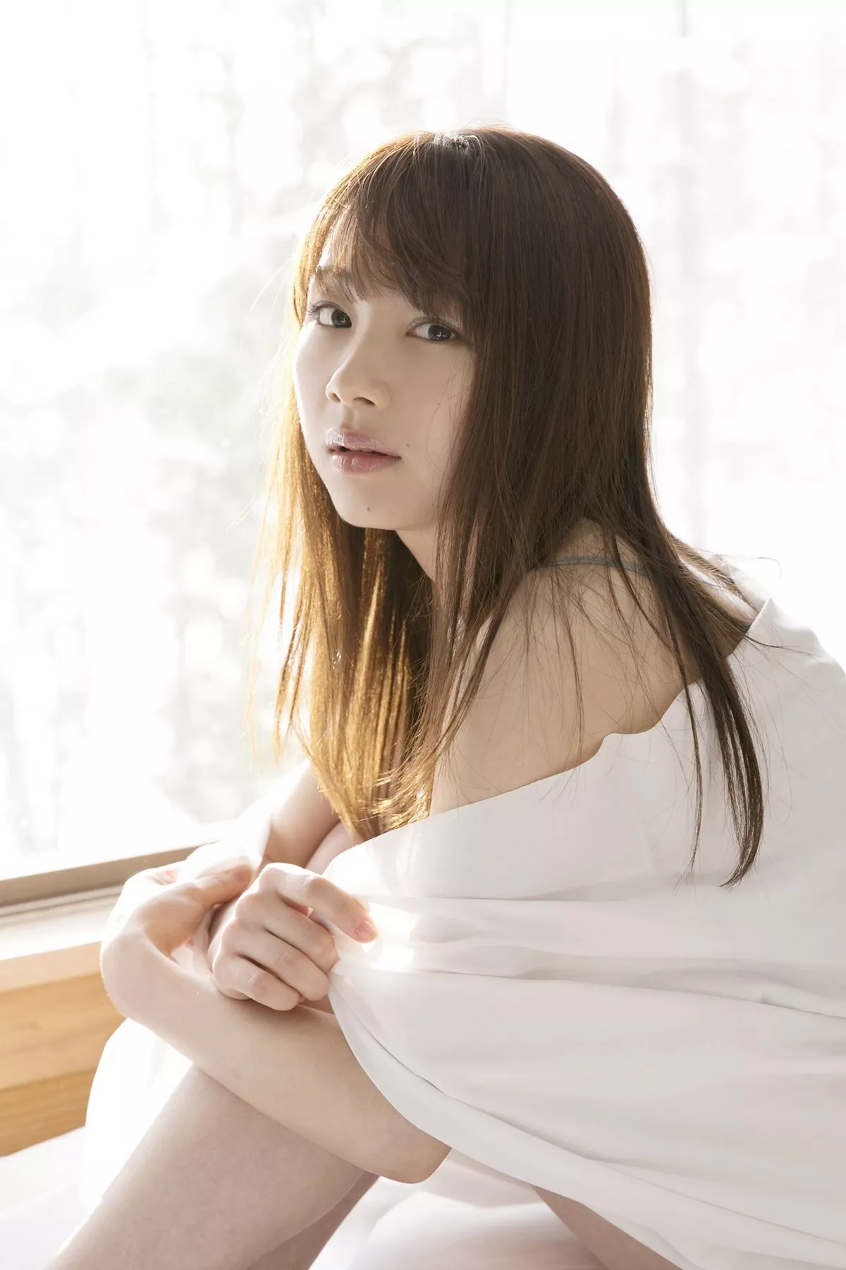 日本美少女石田亚佑美户外性感白衬衣+海边比基尼系列秀完美身材迷人写真104P