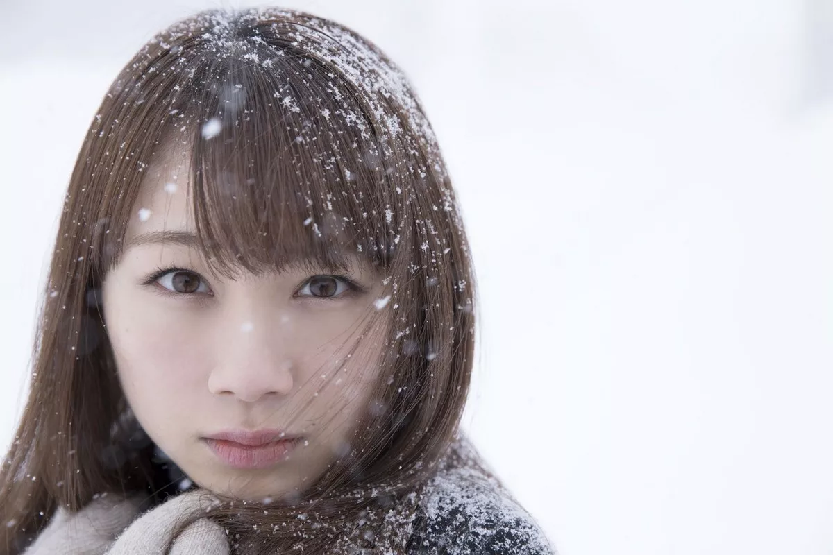 日本美少女石田亚佑美户外性感白衬衣+海边比基尼系列秀完美身材迷人写真104P