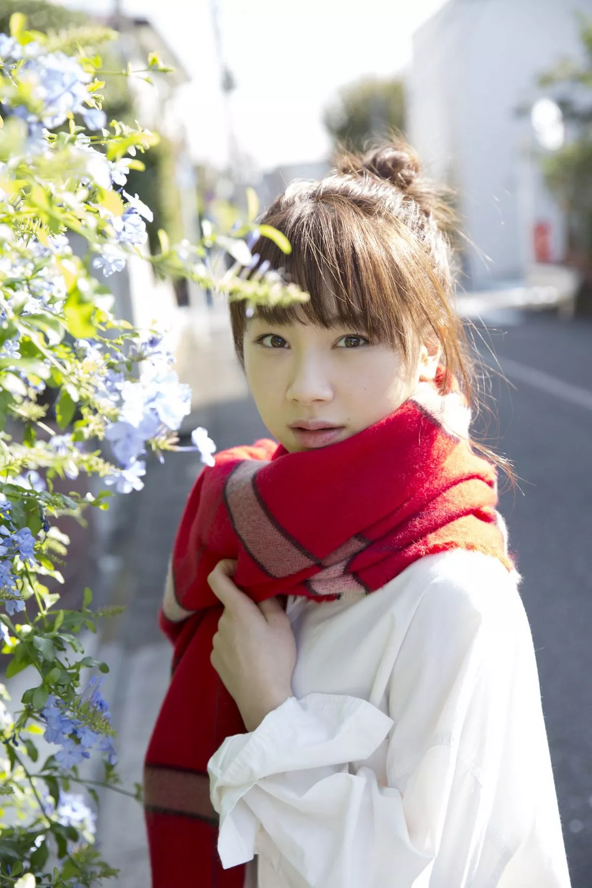 日本美少女石田亚佑美户外性感白衬衣+海边比基尼系列秀完美身材迷人写真104P