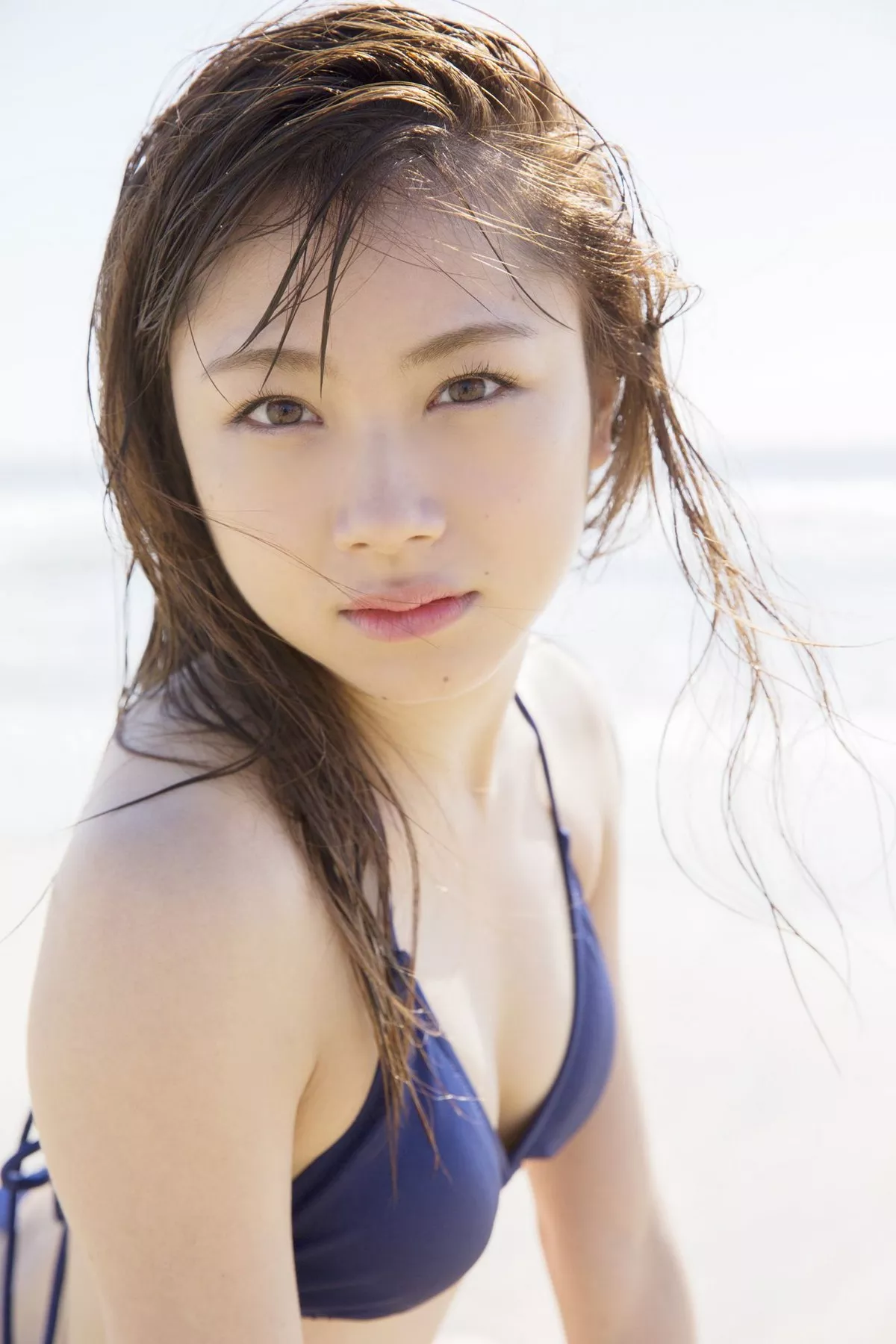 日本美少女石田亚佑美户外性感白衬衣+海边比基尼系列秀完美身材迷人写真104P
