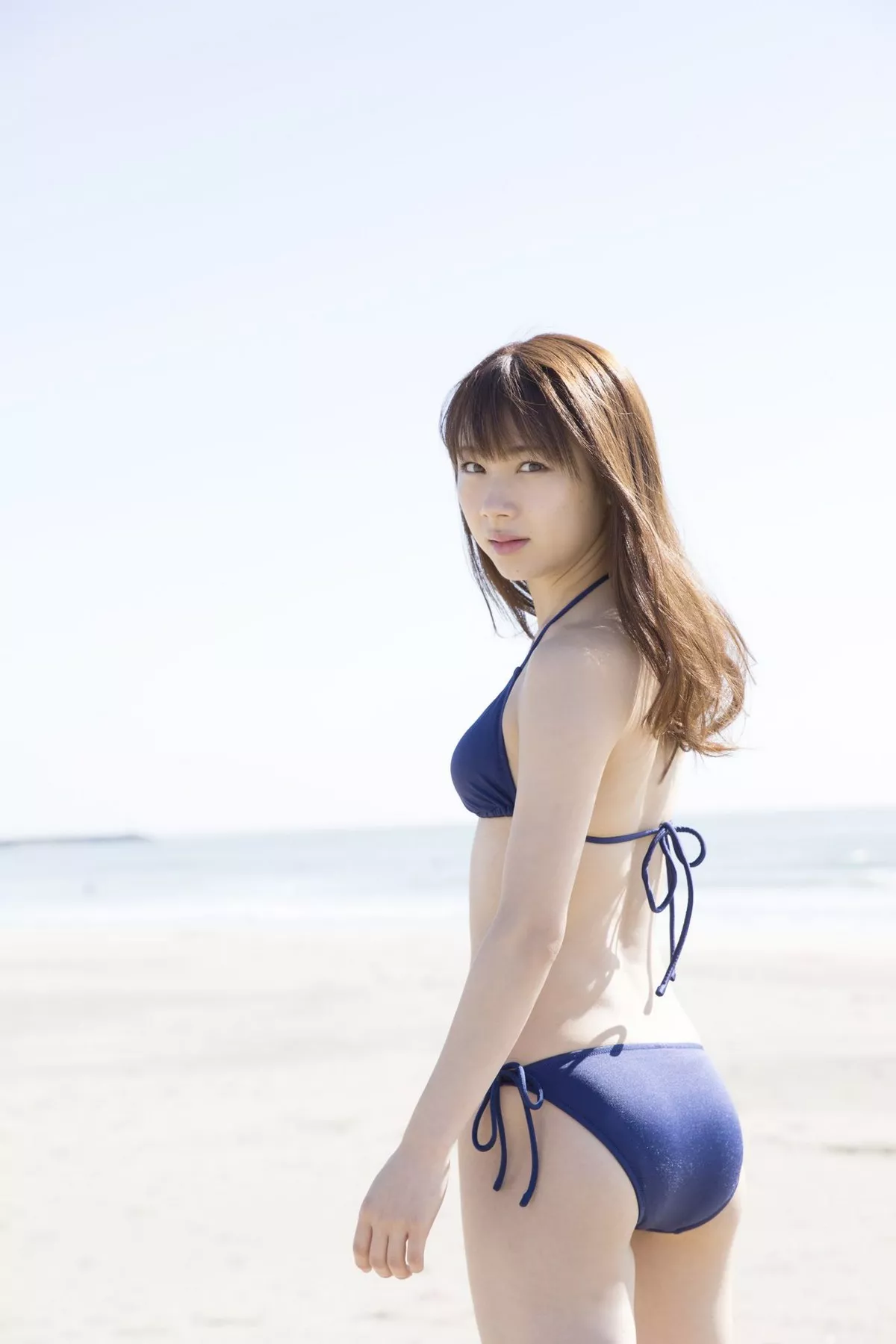 日本美少女石田亚佑美户外性感白衬衣+海边比基尼系列秀完美身材迷人写真104P