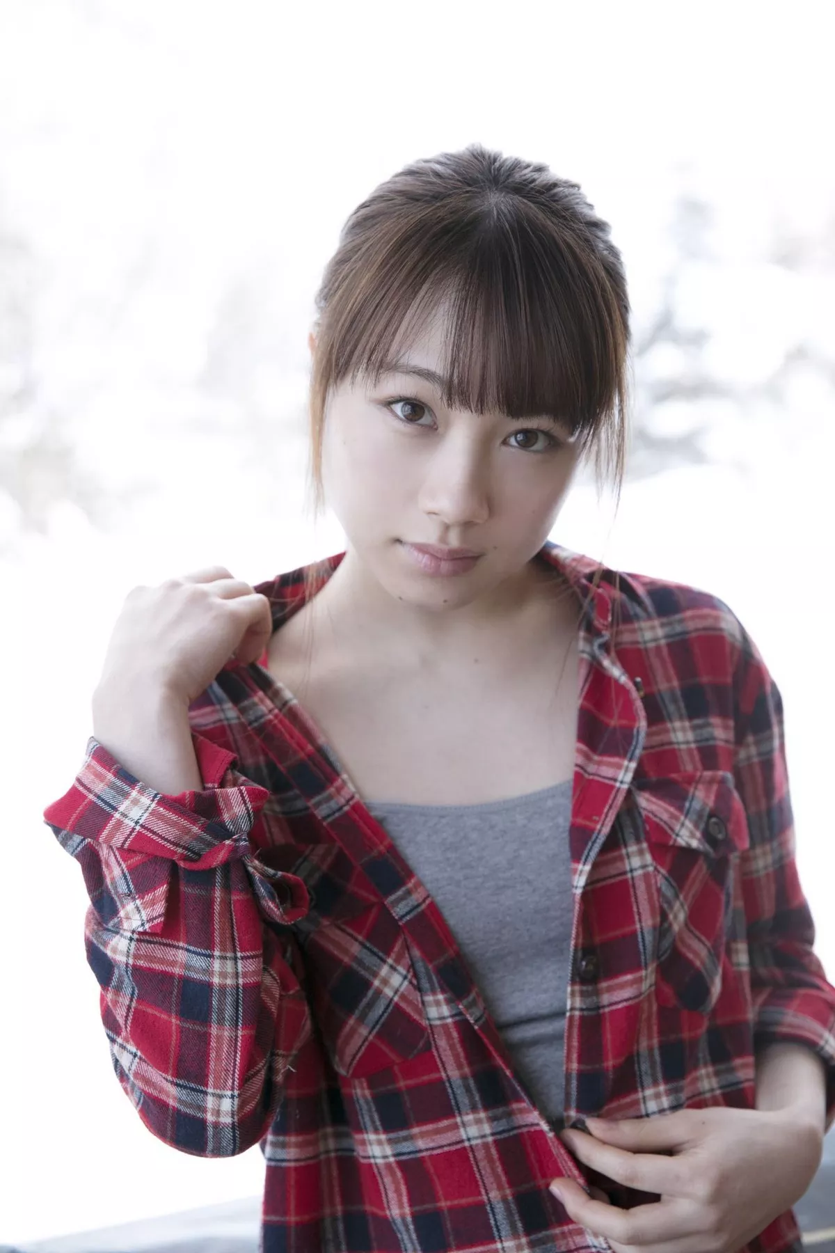 日本美少女石田亚佑美户外性感白衬衣+海边比基尼系列秀完美身材迷人写真104P