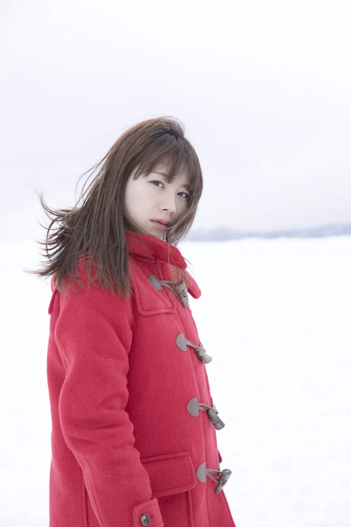 日本美少女石田亚佑美户外性感白衬衣+海边比基尼系列秀完美身材迷人写真104P
