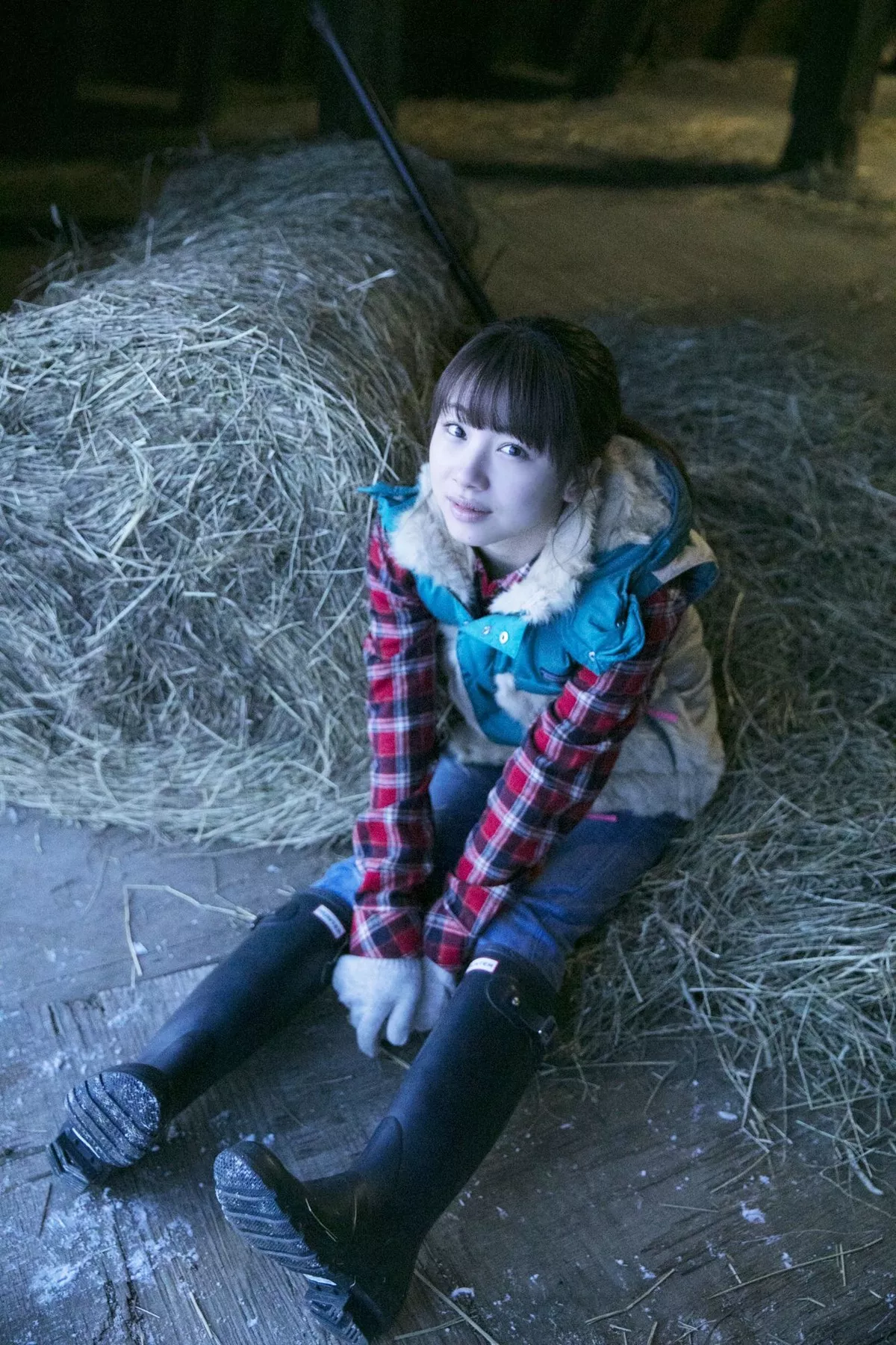 日本美少女石田亚佑美户外性感白衬衣+海边比基尼系列秀完美身材迷人写真104P