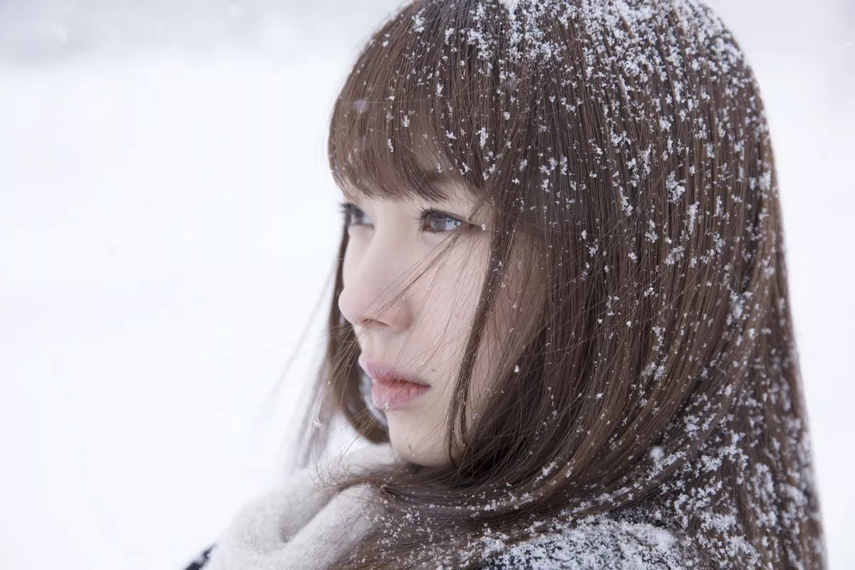 日本美少女石田亚佑美户外性感白衬衣+海边比基尼系列秀完美身材迷人写真104P