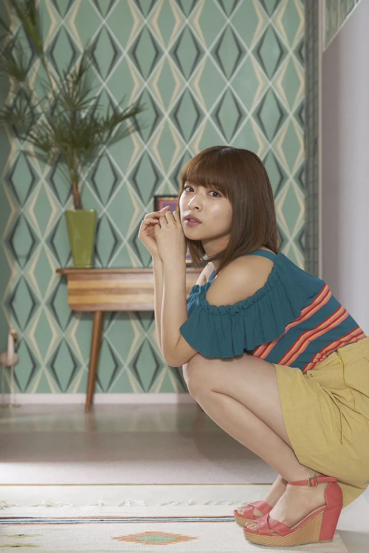 日本美少女金泽朋子室内厨娘+户外和服系列清纯写真100P