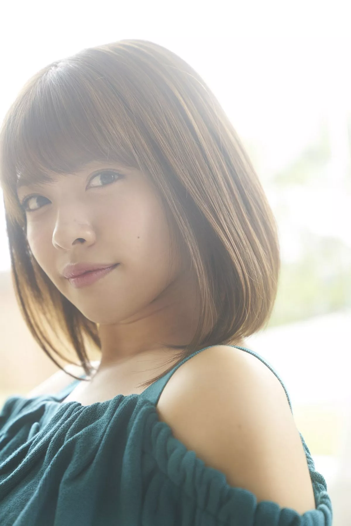 日本美少女金泽朋子室内厨娘+户外和服系列清纯写真100P