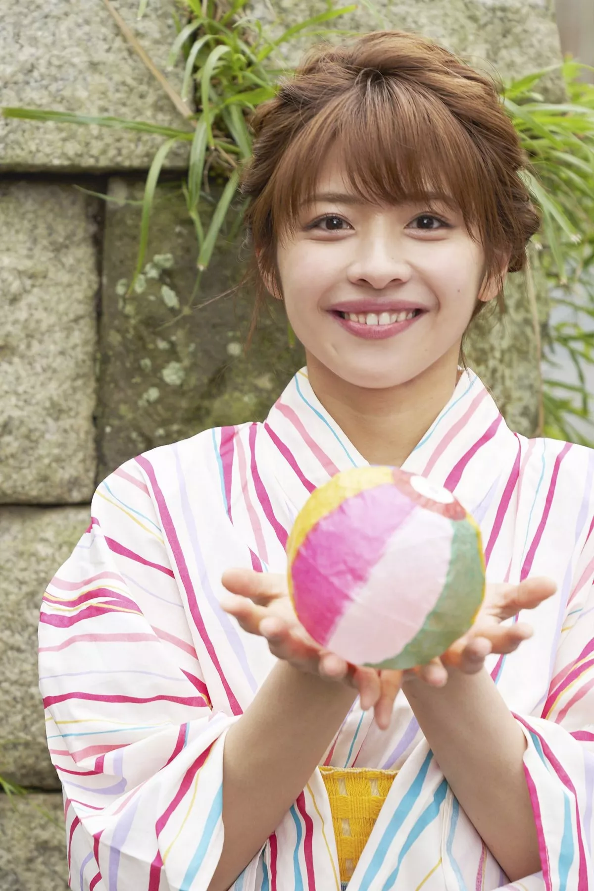 日本美少女金泽朋子室内厨娘+户外和服系列清纯写真100P