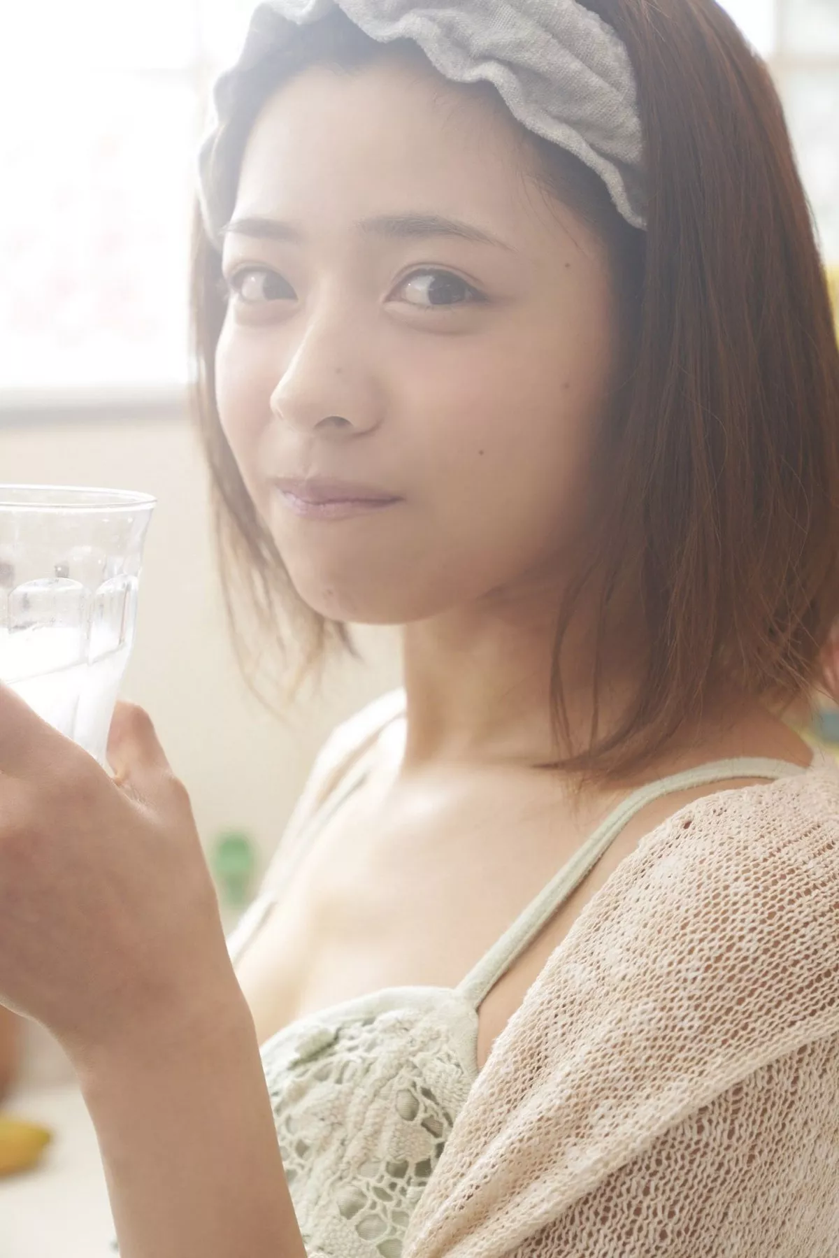 日本美少女金泽朋子室内厨娘+户外和服系列清纯写真100P