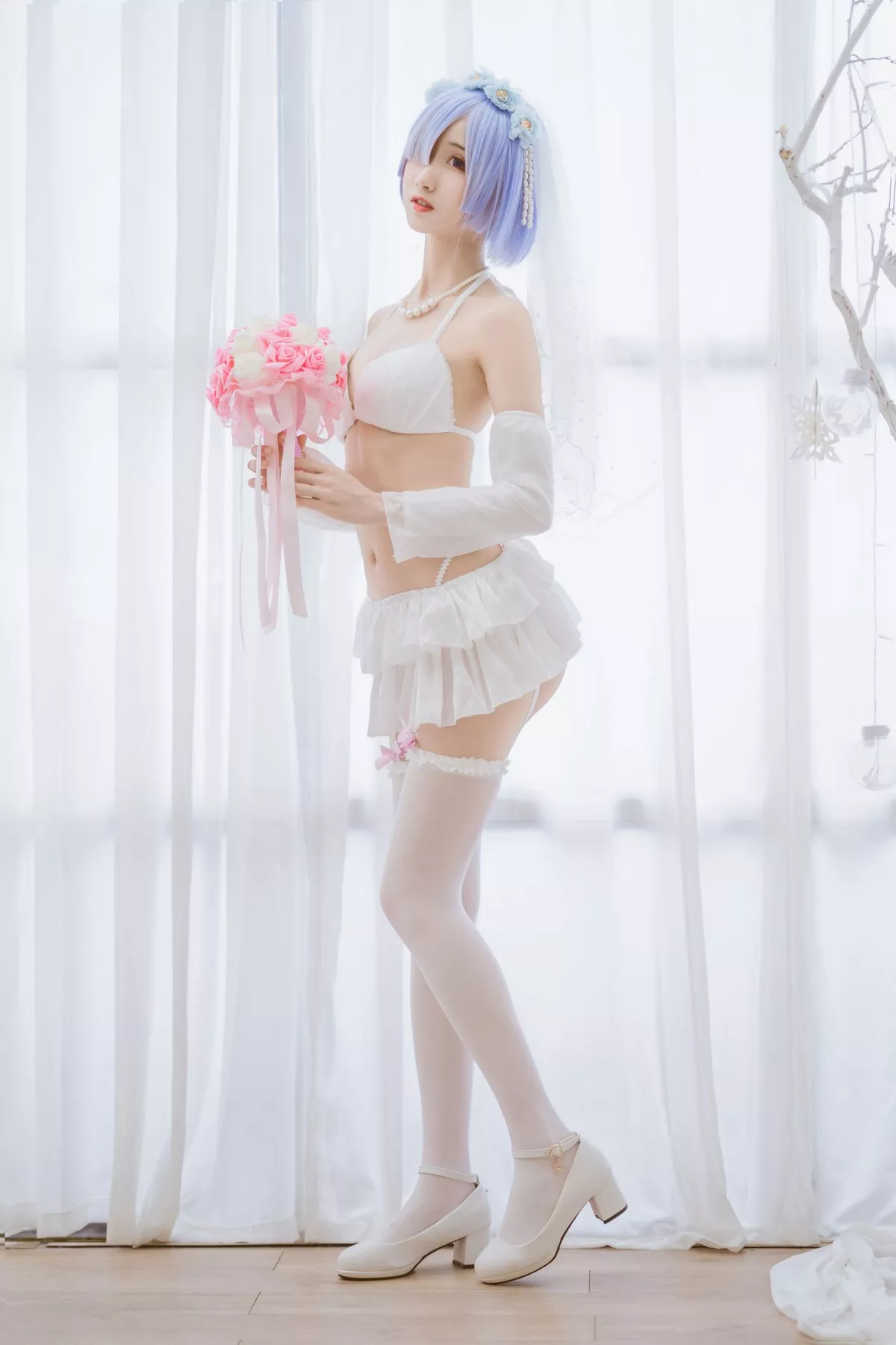 萌系小姐姐木绵绵OwO蕾姆婚纱主题白色内衣配白丝袜秀完美身材性感写真25P