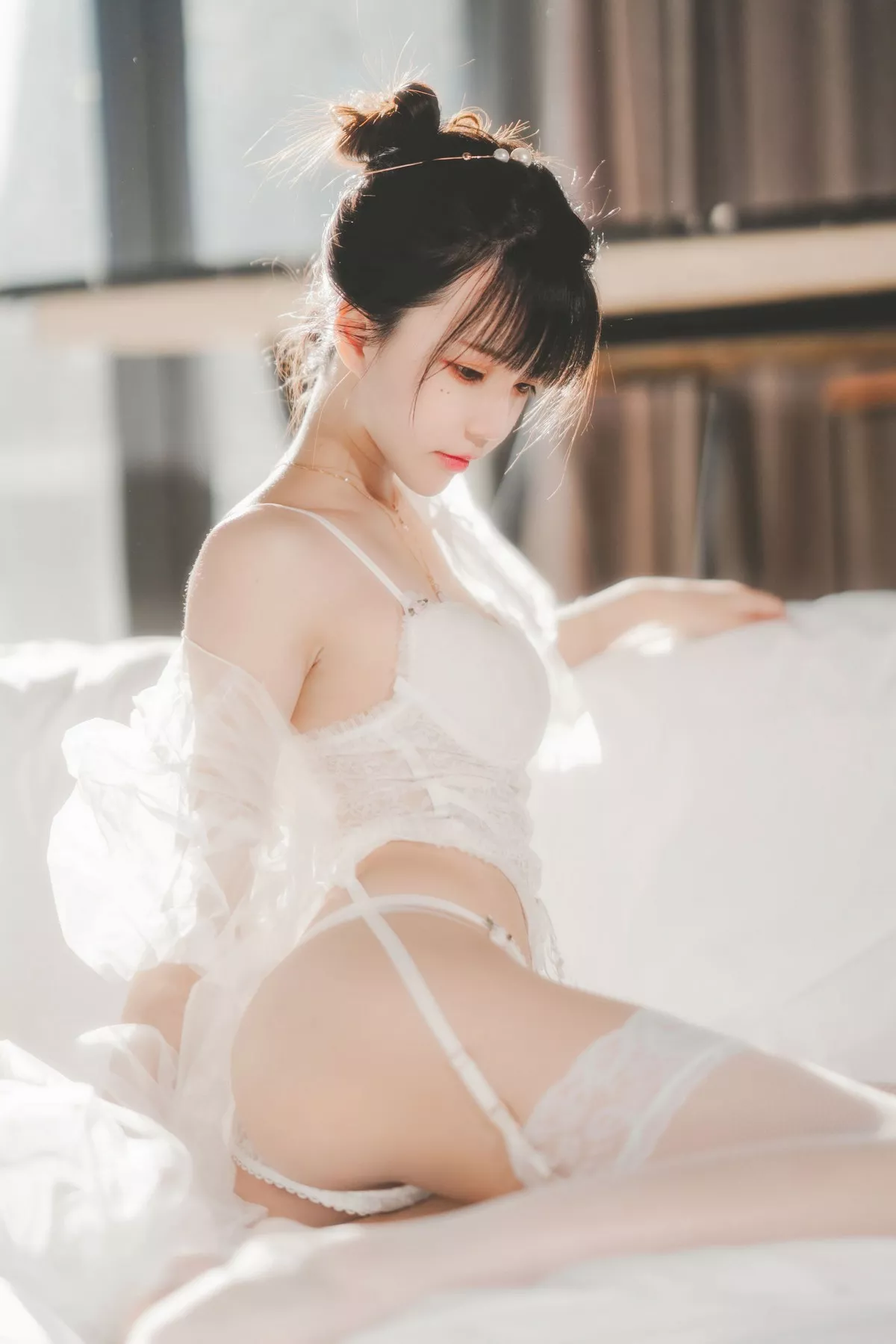 网络美女桜桃喵白纱糖主题白色情趣内衣配蕾丝吊袜秀火辣身材完美诱惑写真65P