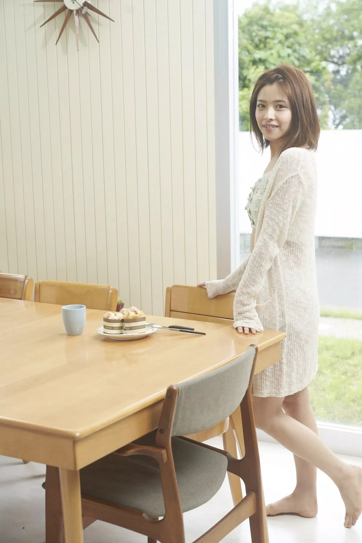 日本美少女金泽朋子室内厨娘+户外和服系列清纯写真100P
