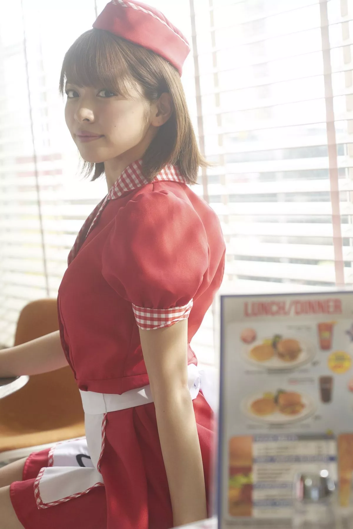 日本美少女金泽朋子室内厨娘+户外和服系列清纯写真100P