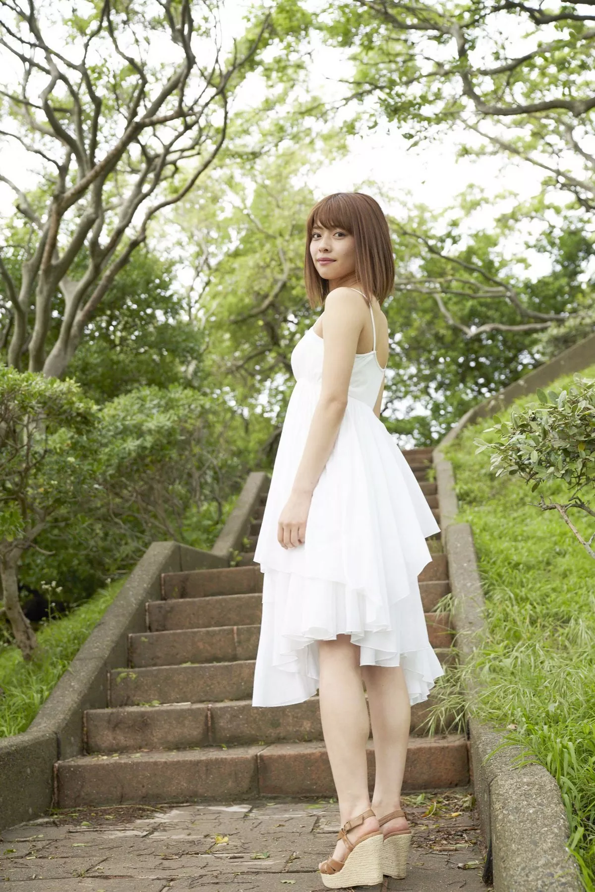 日本美少女金泽朋子室内厨娘+户外和服系列清纯写真100P