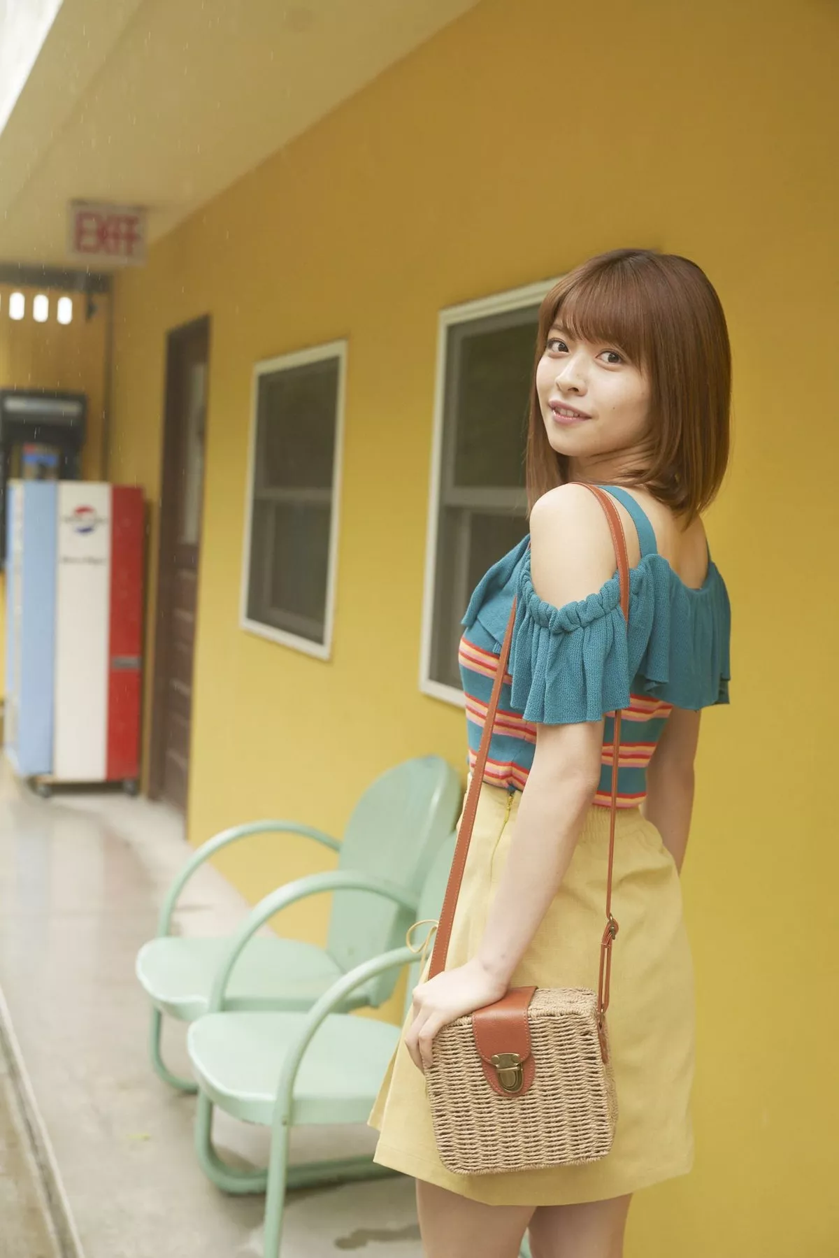 日本美少女金泽朋子室内厨娘+户外和服系列清纯写真100P