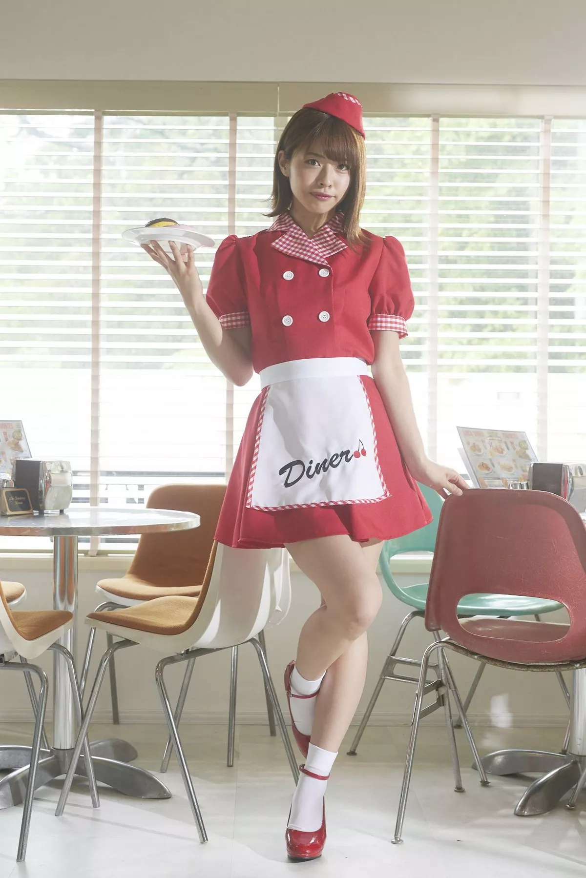 日本美少女金泽朋子室内厨娘+户外和服系列清纯写真100P