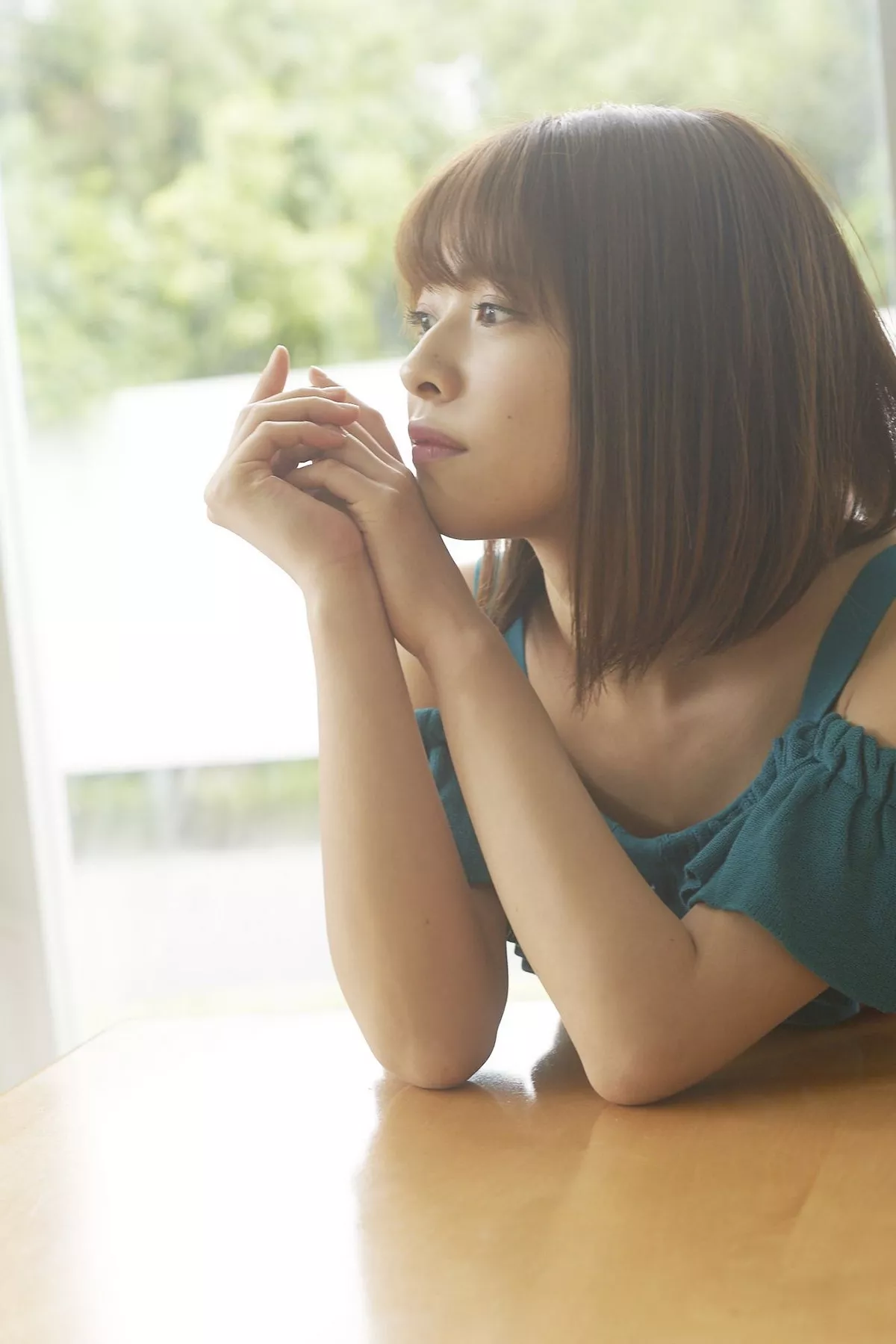 日本美少女金泽朋子室内厨娘+户外和服系列清纯写真100P