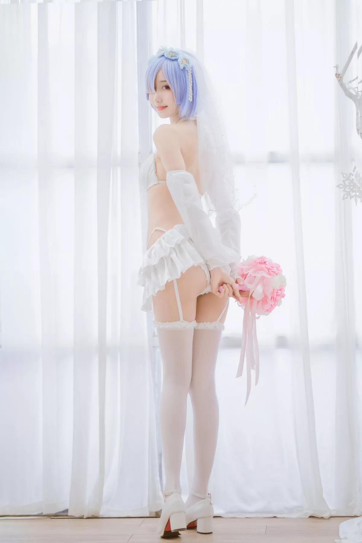 萌系小姐姐木绵绵OwO蕾姆婚纱主题白色内衣配白丝袜秀完美身材性感写真25P