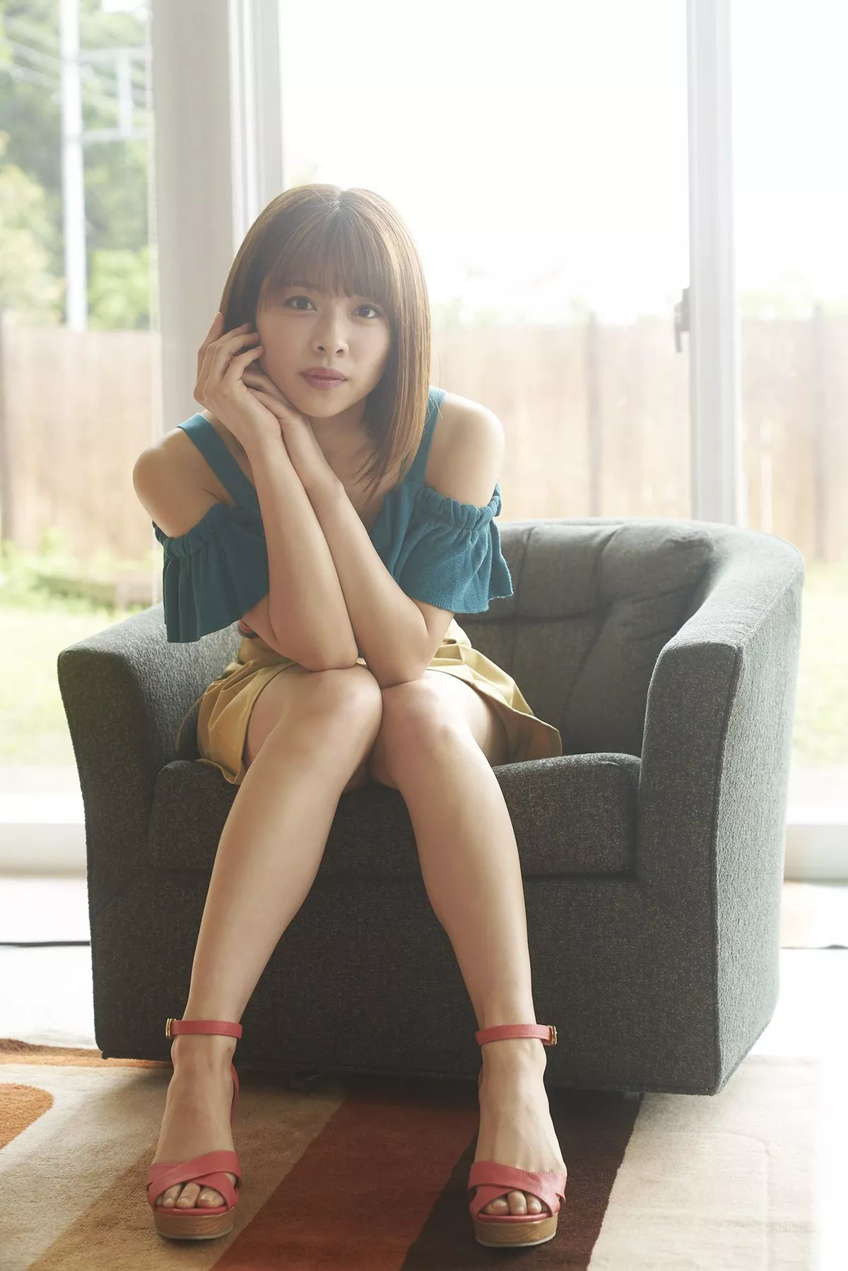 日本美少女金泽朋子室内厨娘+户外和服系列清纯写真100P