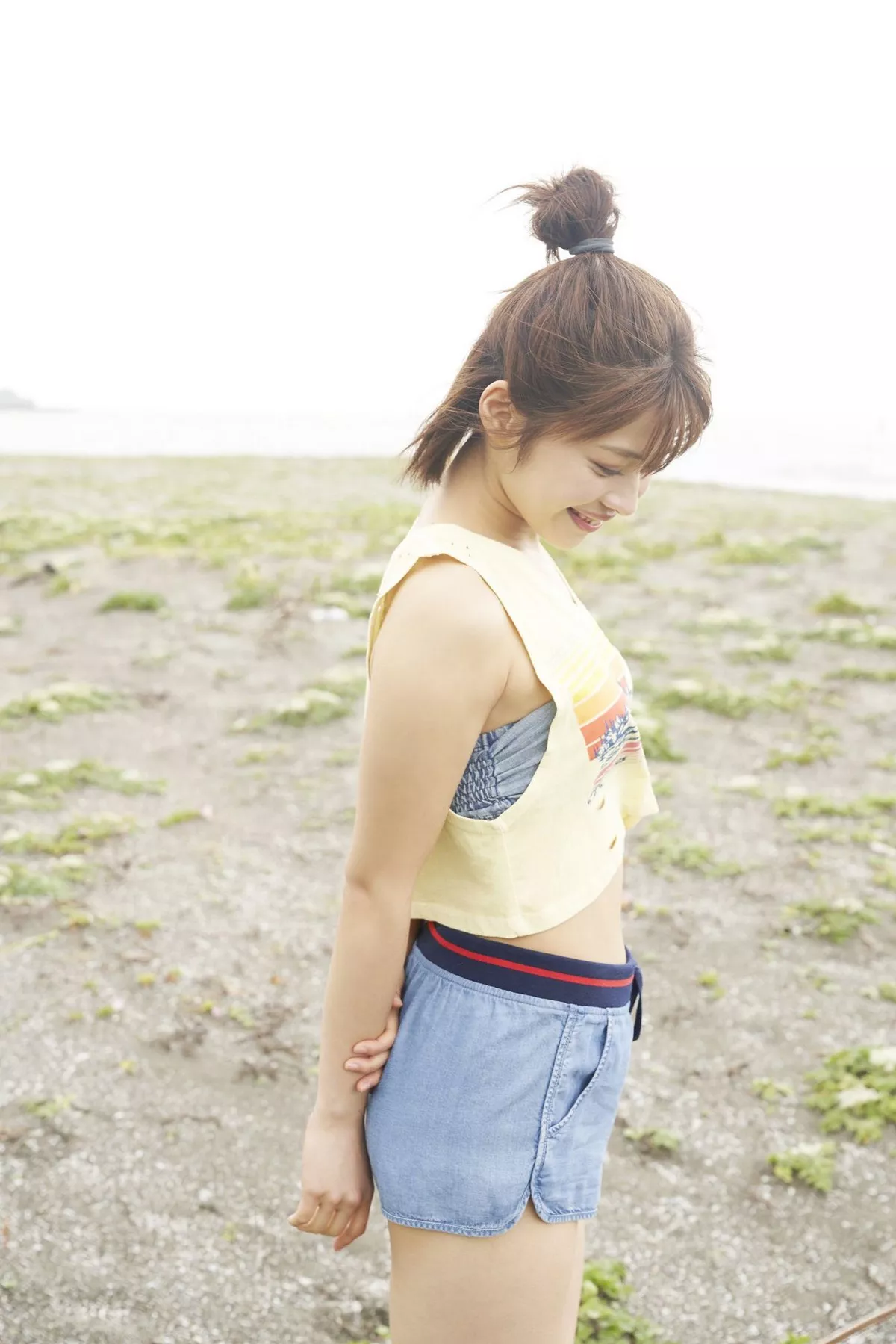 日本美少女金泽朋子室内厨娘+户外和服系列清纯写真100P
