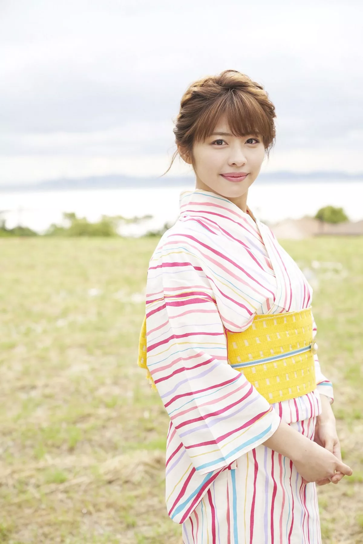 日本美少女金泽朋子室内厨娘+户外和服系列清纯写真100P
