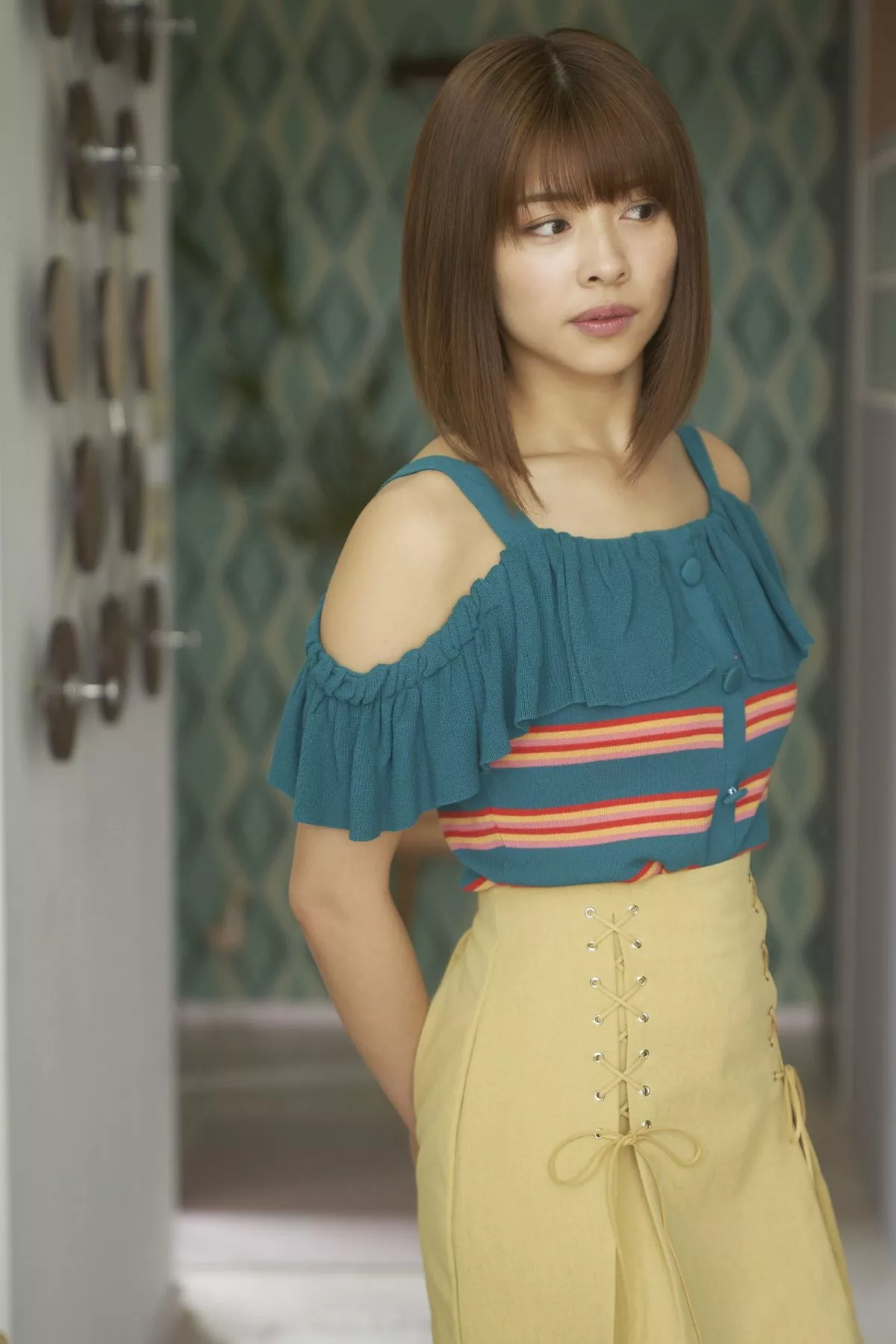 日本美少女金泽朋子室内厨娘+户外和服系列清纯写真100P