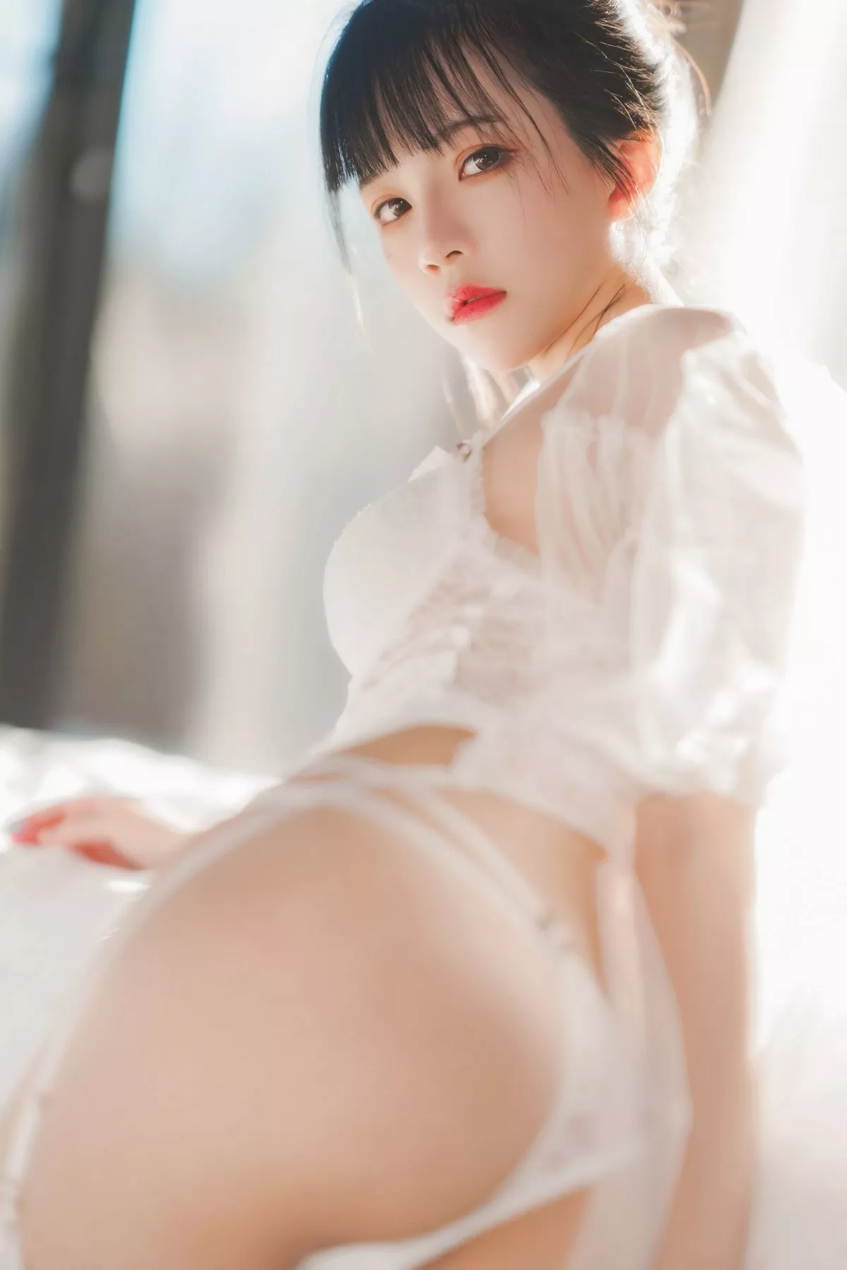 网络美女桜桃喵白纱糖主题白色情趣内衣配蕾丝吊袜秀火辣身材完美诱惑写真65P