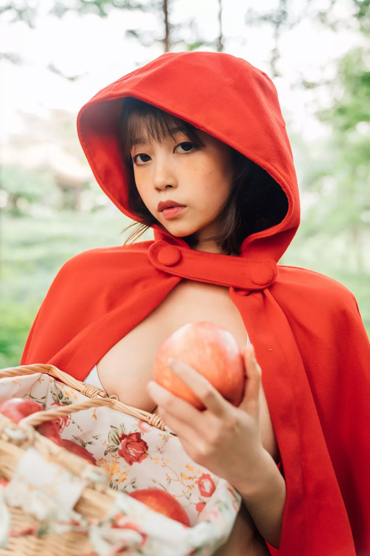 萌妹奈汐酱nice大红帽主题户外白色三点式性感内衣秀完美身材诱惑写真26P