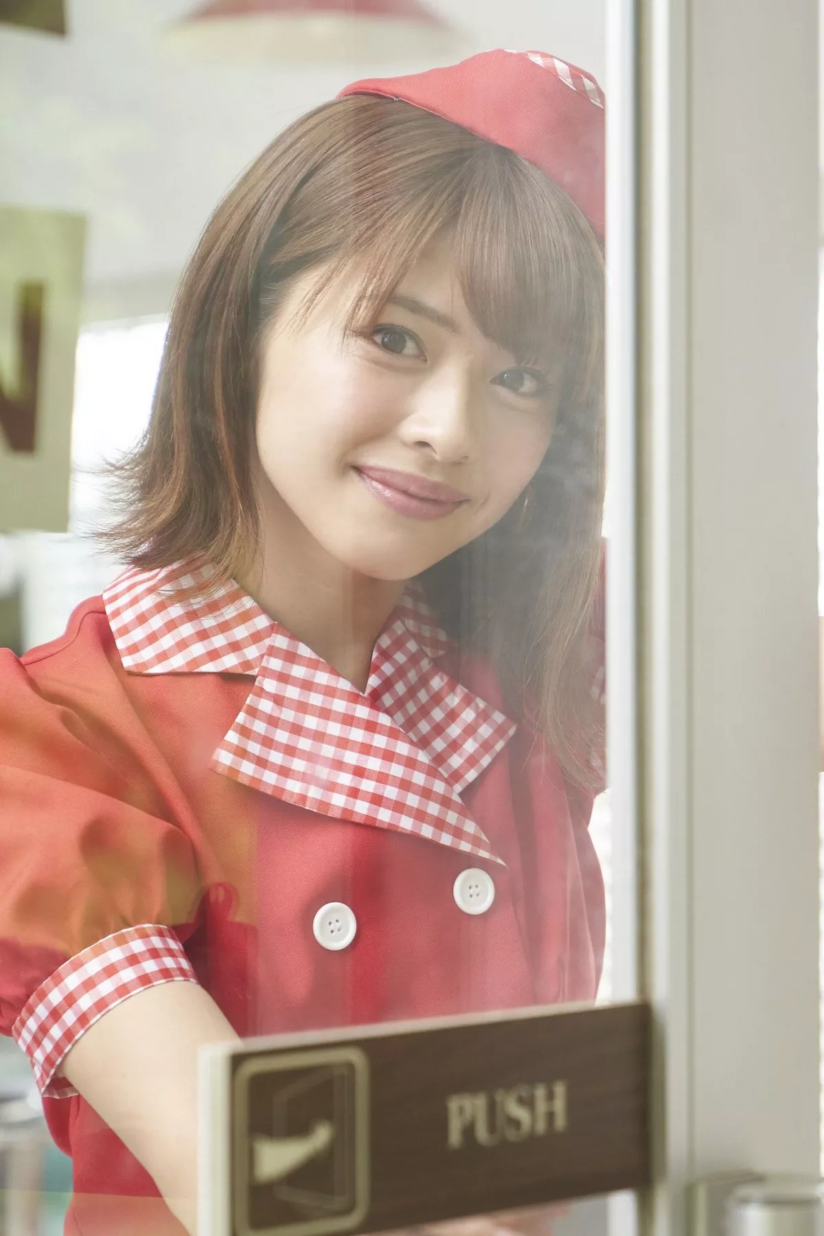 日本美少女金泽朋子室内厨娘+户外和服系列清纯写真100P