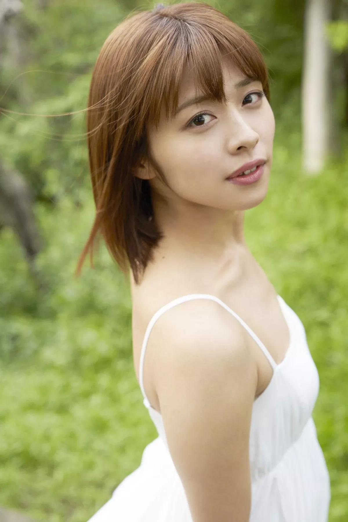 日本美少女金泽朋子室内厨娘+户外和服系列清纯写真100P