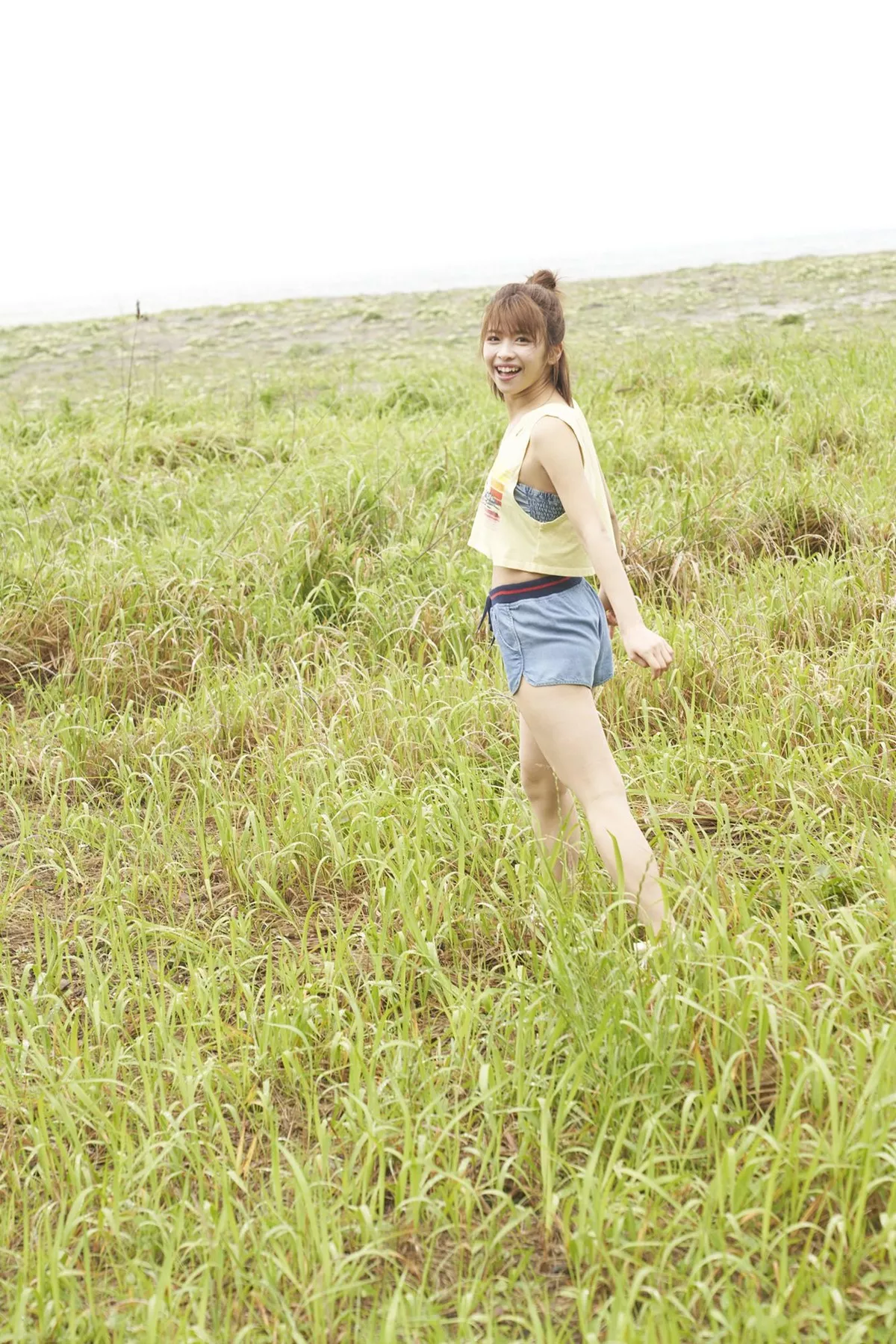 日本美少女金泽朋子室内厨娘+户外和服系列清纯写真100P