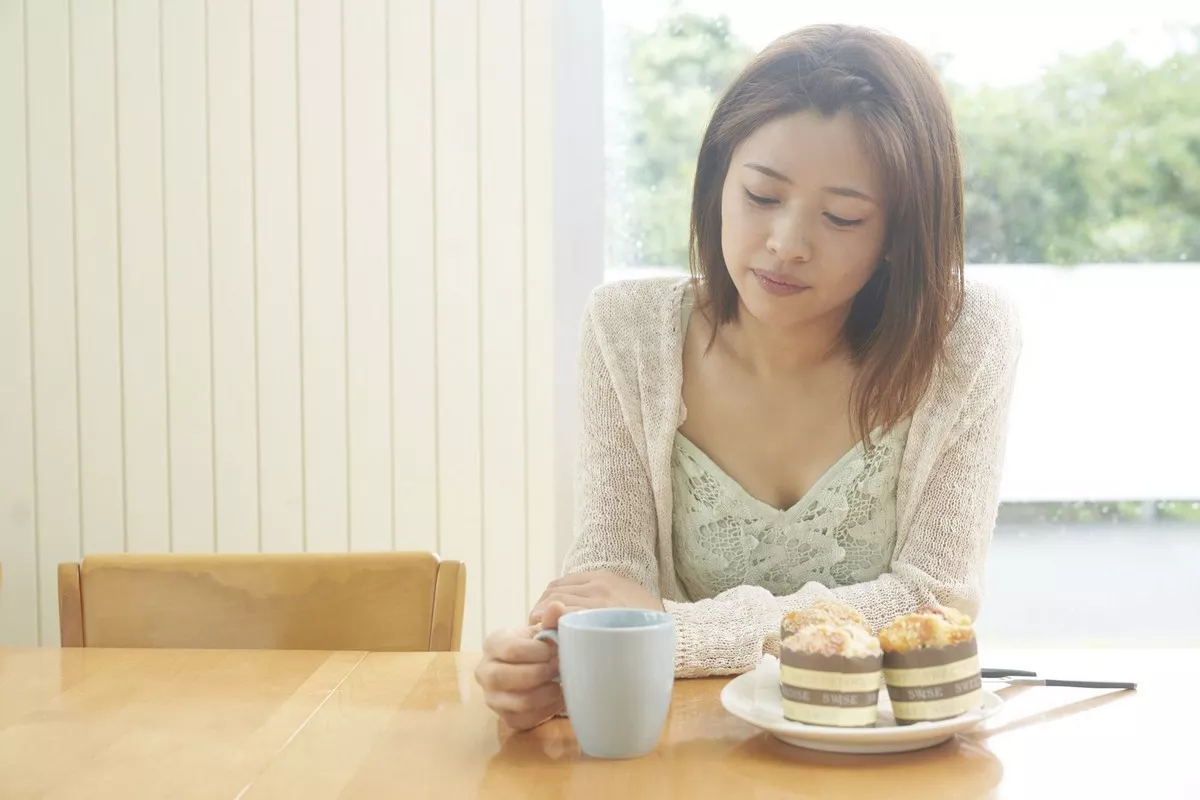 日本美少女金泽朋子室内厨娘+户外和服系列清纯写真100P